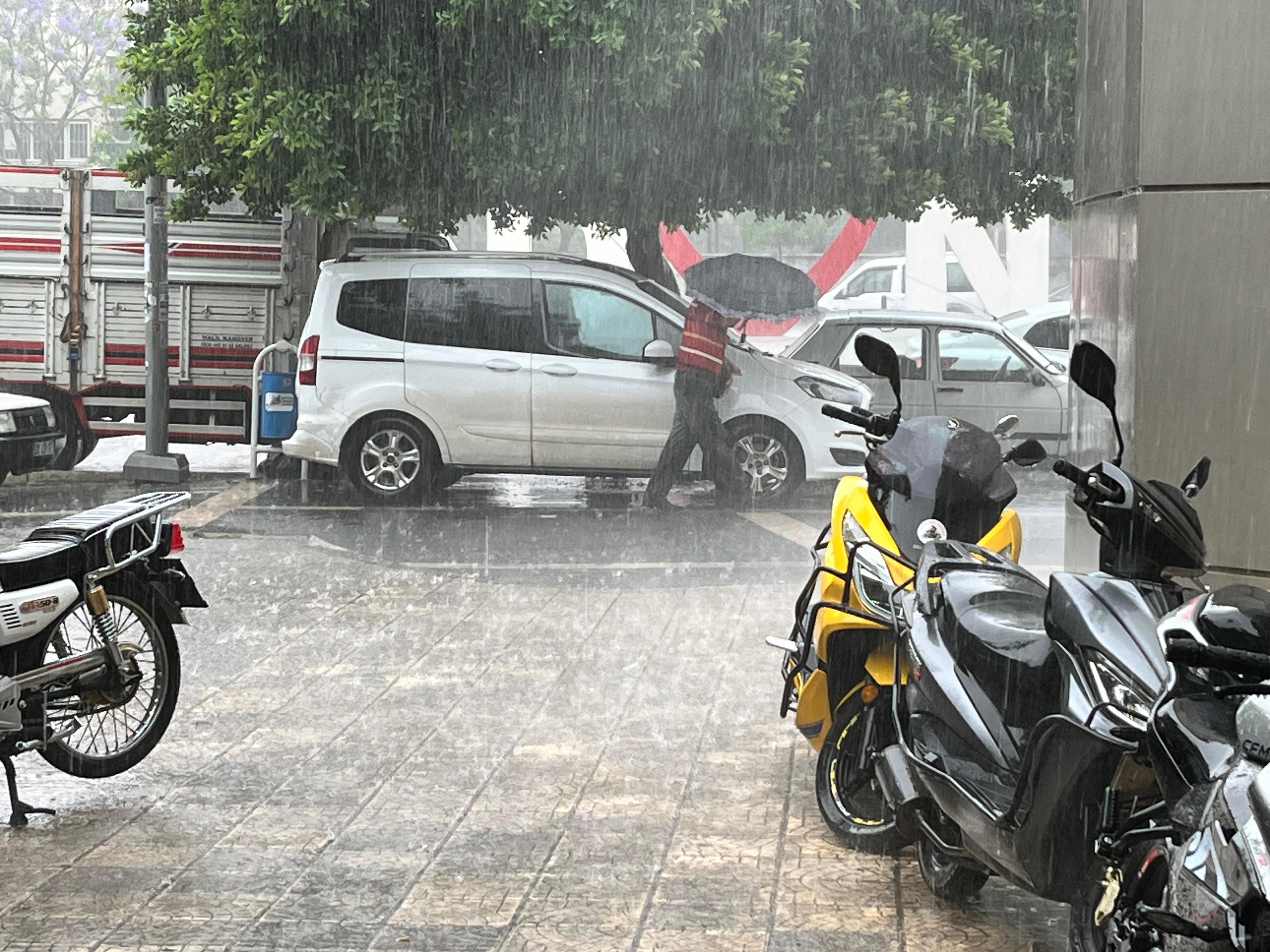 Adana'da "kırkikindi" yağmuru etkili oldu