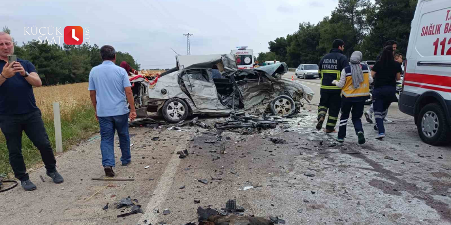 Trafik kazası sonrası ortalık savaş alanına döndü