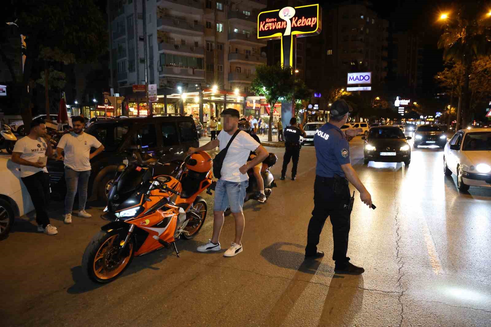 Adana’da trafik magandaları ceza yağmuruna tutuldu: 462 bin 800 TL para cezası uygulandı