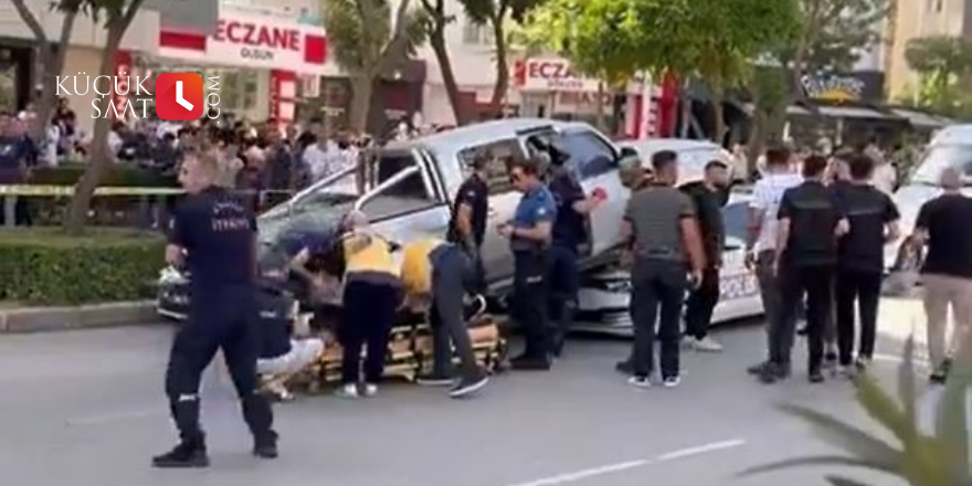 Adana’da kamyonet polis aracının üzerine uçtu: 2 yaralı