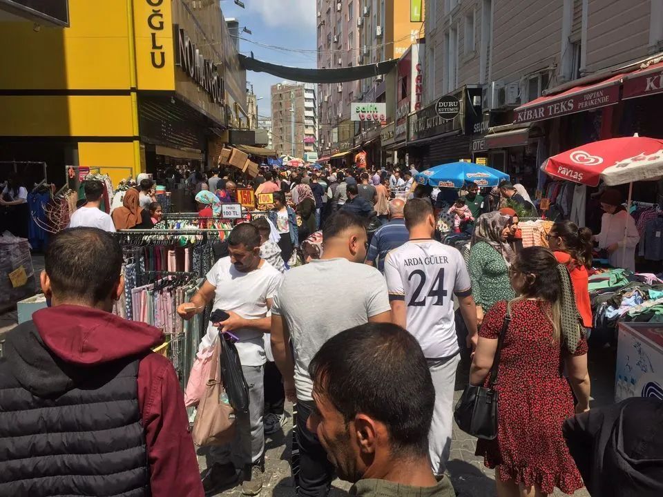 Melekgirmez Çarşısı'nda Başkan Oya Tekin'den çözüm bekleniyor