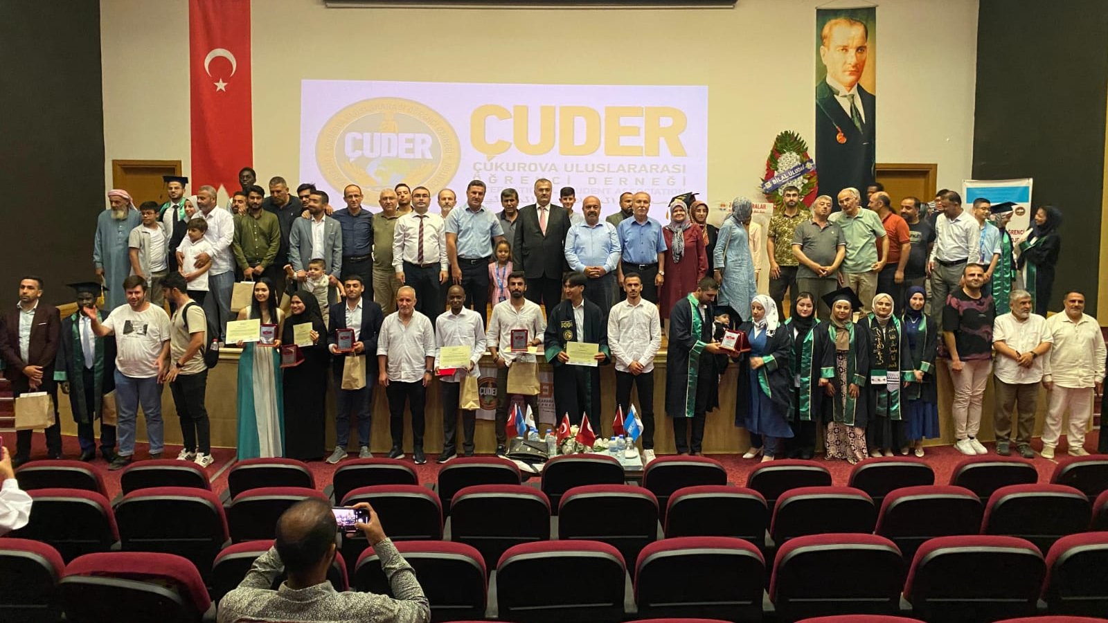 Adana'da Okuyan Misafir Öğrenciler Unutulmaz Bir Törenle Mezun Oldu