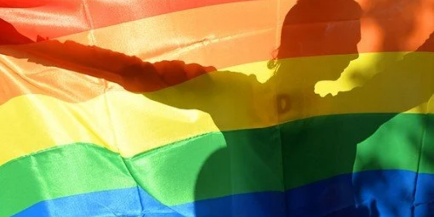 Adana'da HIV virüslü trans eskortun sınır dışı edilmesine LGBT oluşumlarından ortak tepki