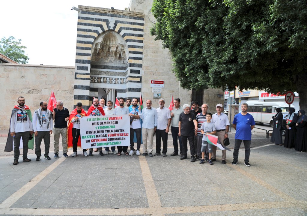 Yağmura Rağmen Adana'da Gazze İçin Yürüdüler