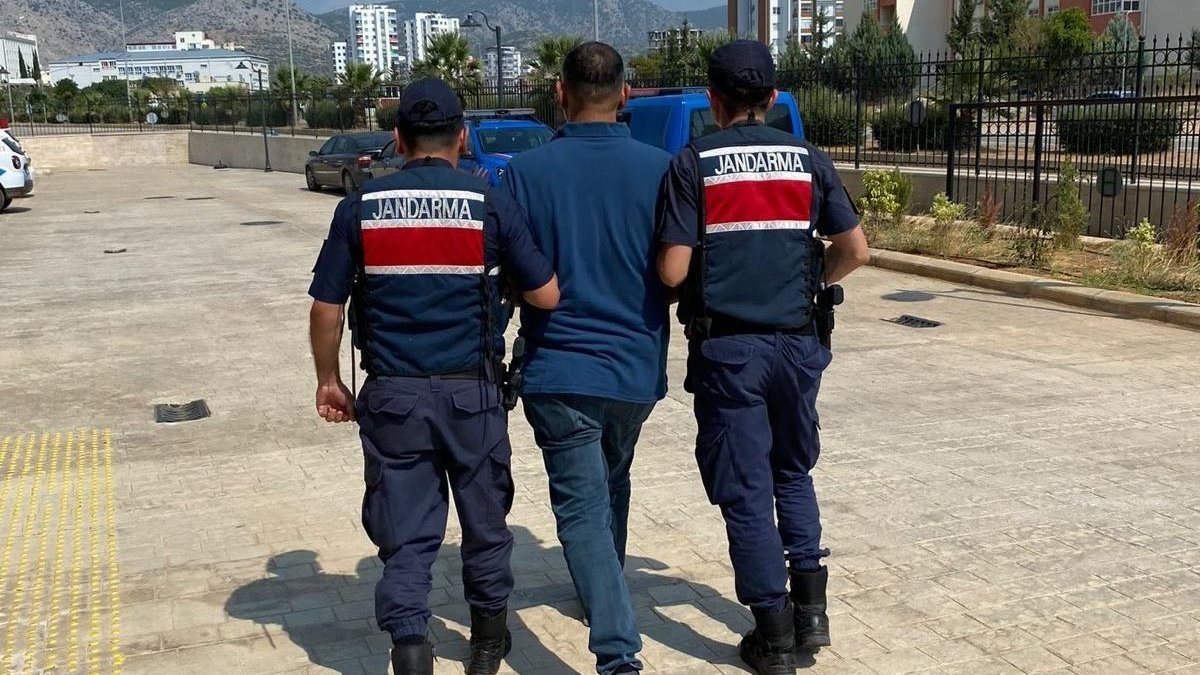 Adana'da uzun süredir aranan 2 hükümlü yakalandı