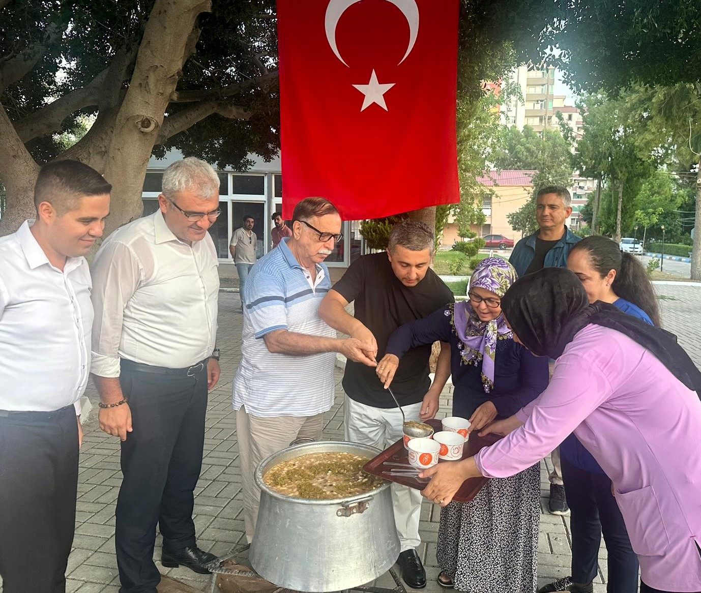 Adana Huzurevi'nde aşure etkinliği