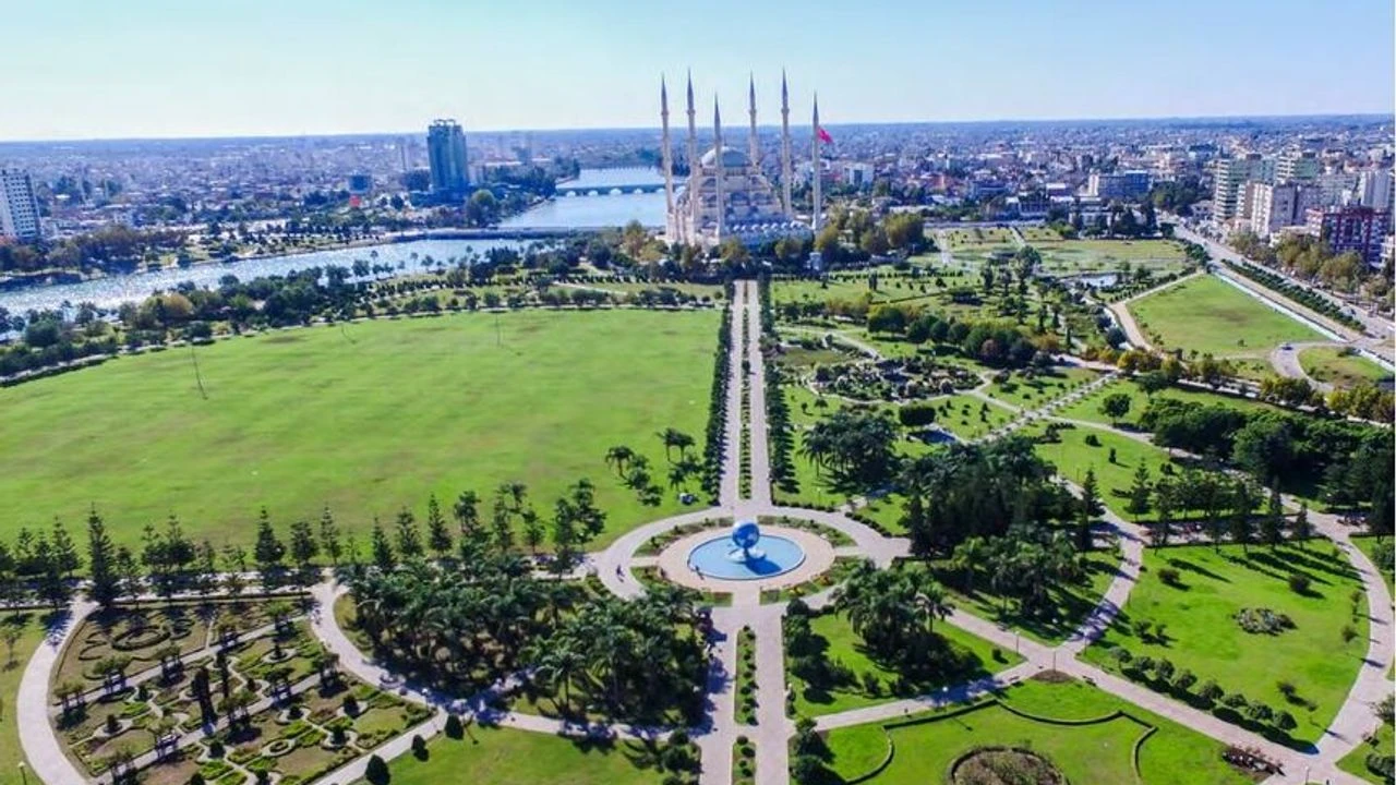 Adana’da tüm ilçeleri yakından ilgilendiren devasa bakım ve yatırım çalışmaları devam ediyor. İşte detaylar…