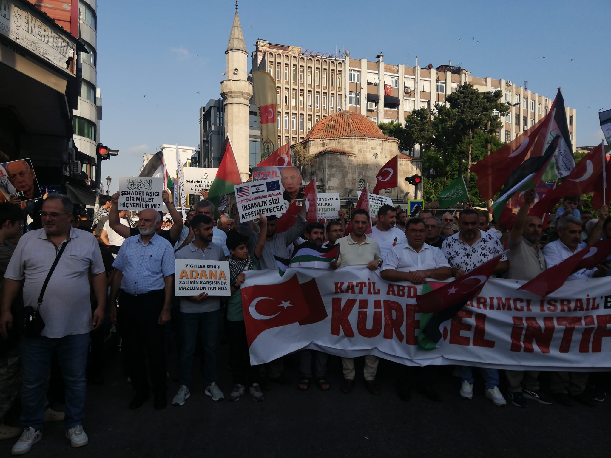 Adana’da İsrail lanetlendi