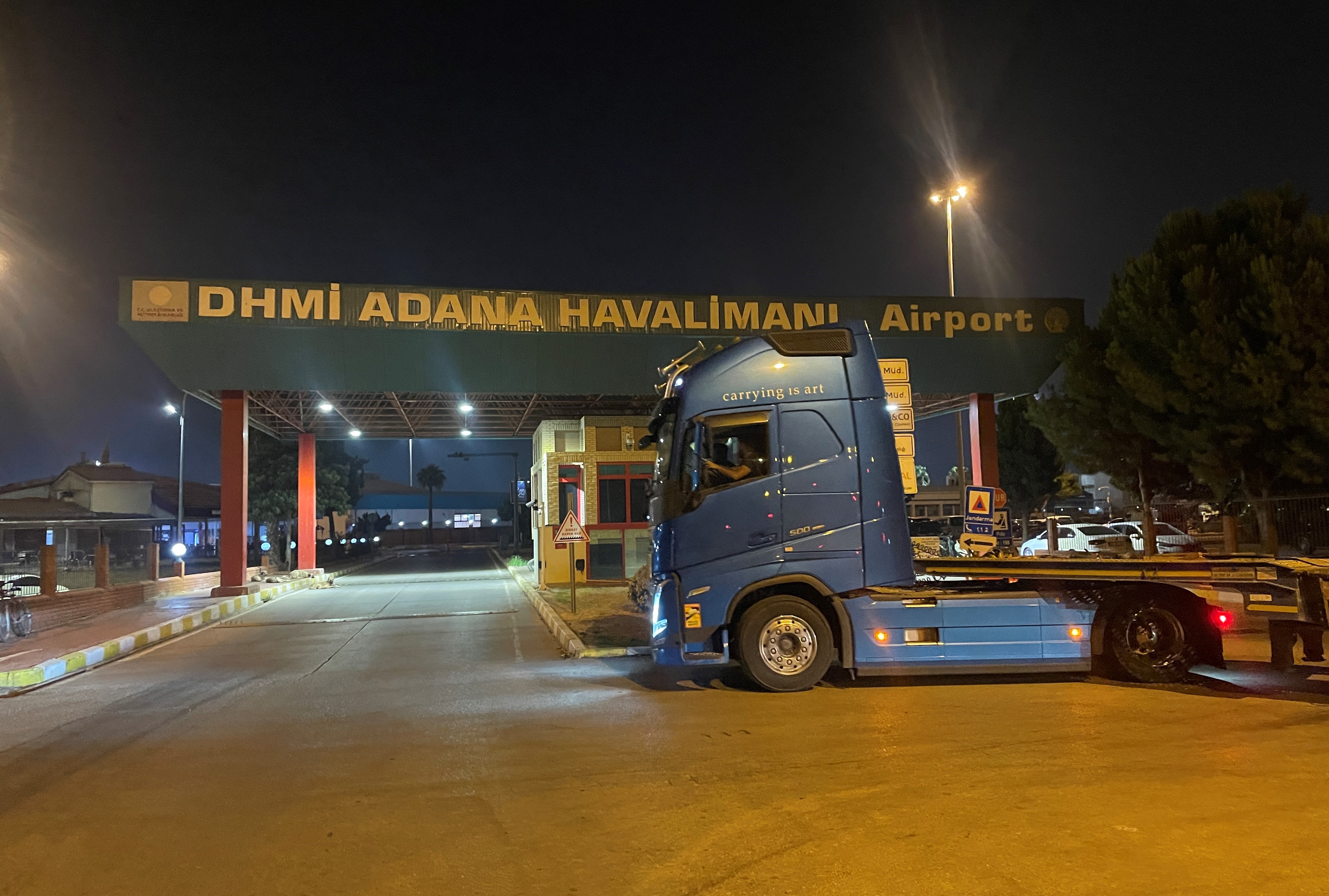 Adana Havalimanı'nda taşınma işlemleri başladı