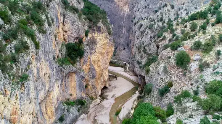 Adana'nın eşsiz güzelliği Kapıkaya Kanyonu doğaseverleri bekliyor