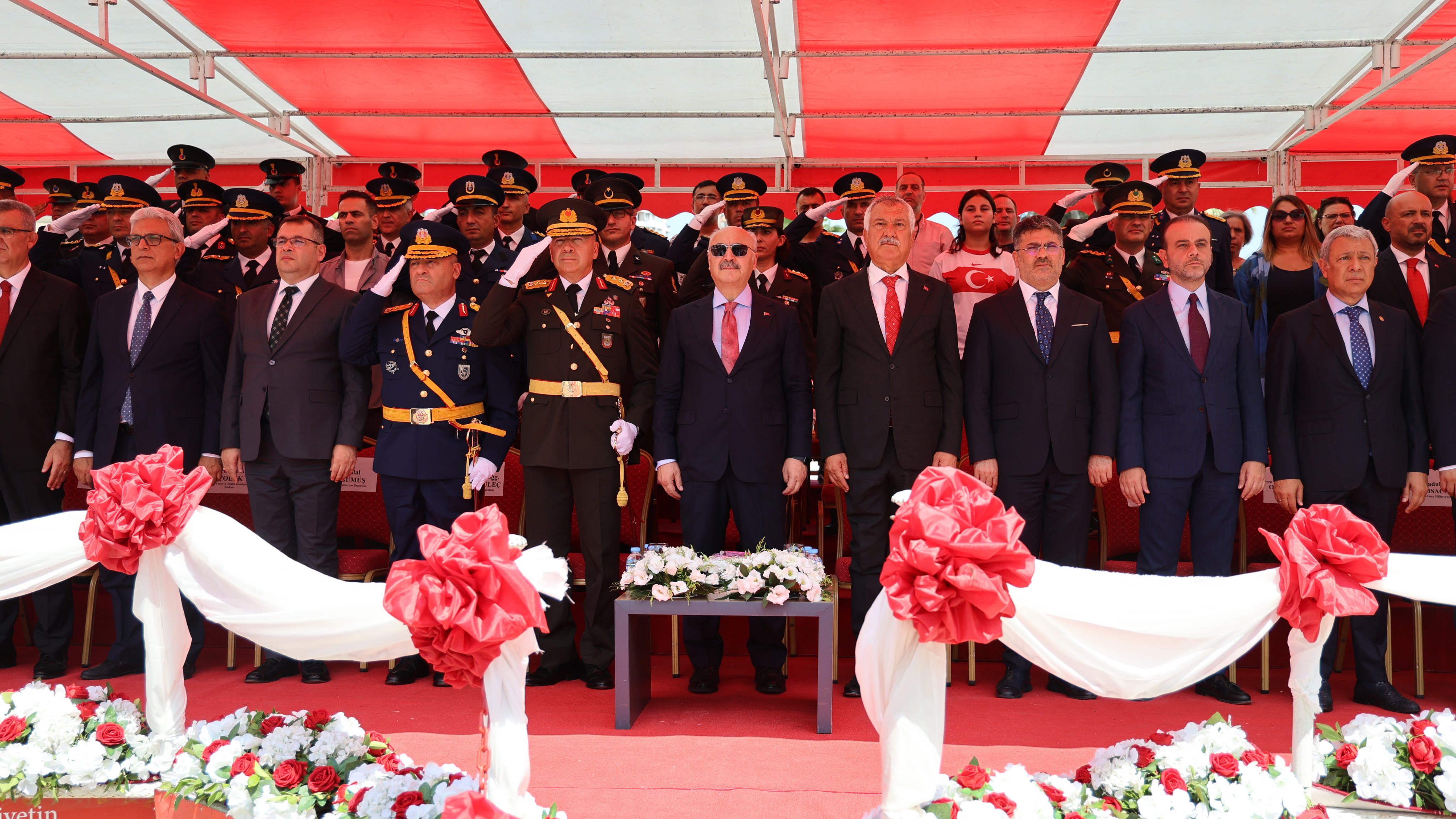 Adana’da Zafer Bayramı sıcak nedeniyle alan boş kaldı