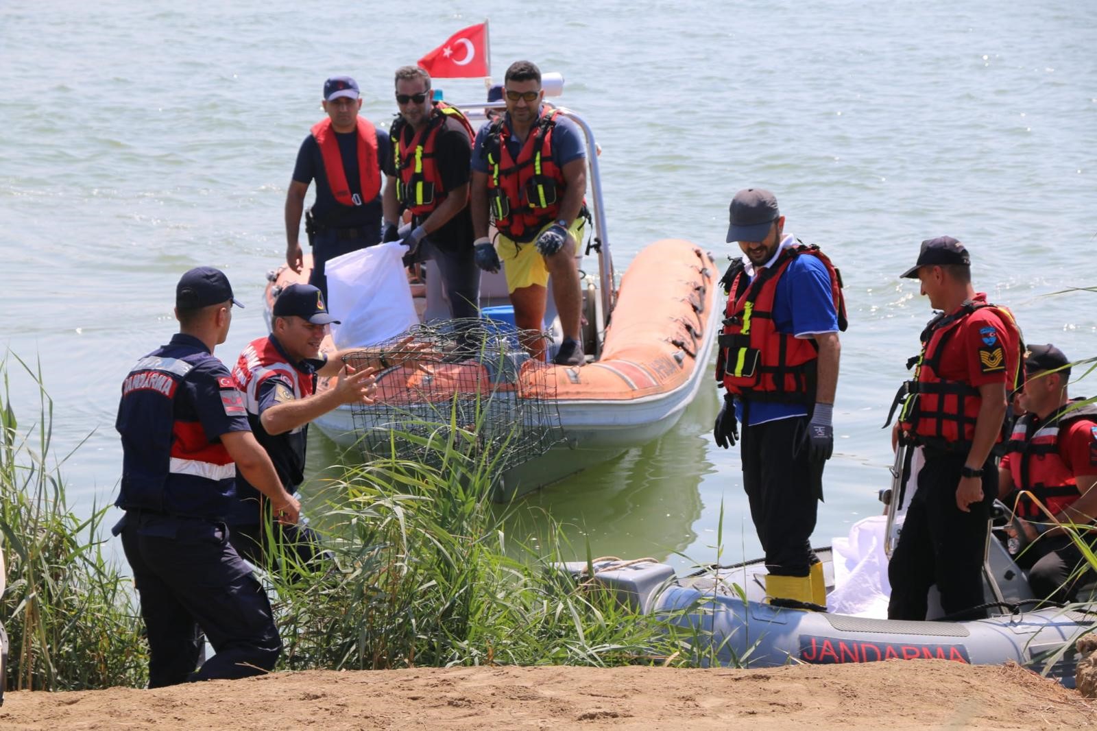 Adana’da kaçak balık avına geçit yok