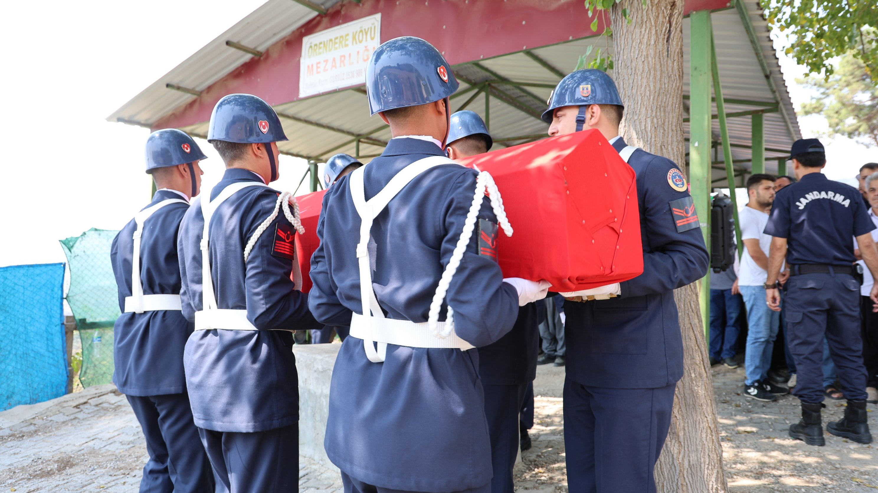 Adana’da yıllık izin için geldiği memleketinde ölen uzman çavuş toprağa verildi