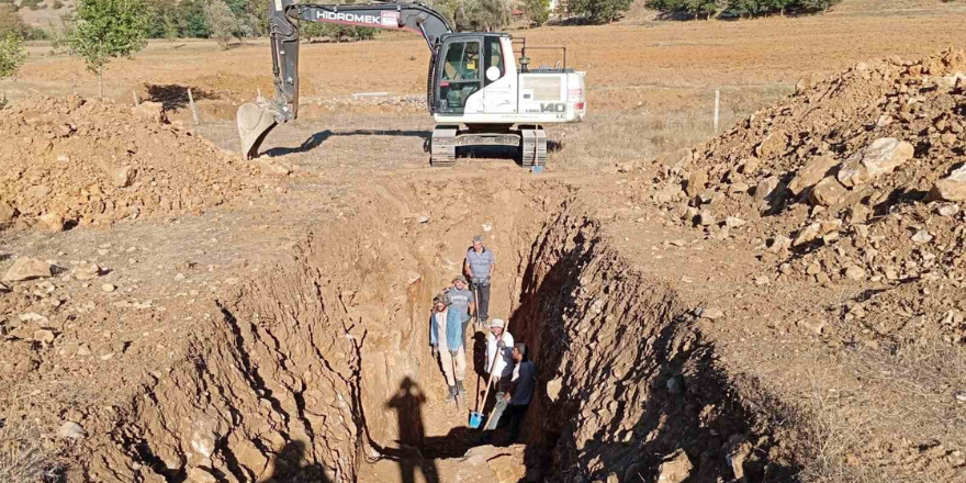 Saimbeyli’de deprem uzmanları risk taşıyan bölgelerde inceleme yaptı