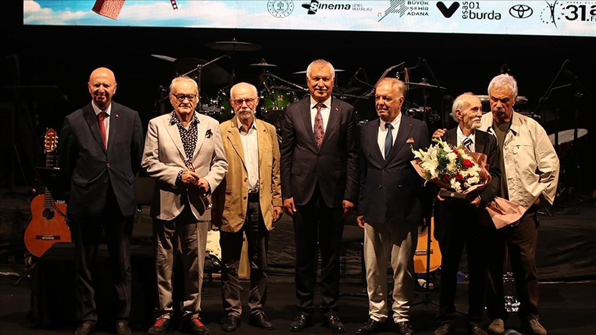 Bu yıl 31.'si gerçekleştirilen Altın Koza Film Festivali'ne ödüllerin yanı sıra Mehmet Aslantuğ ve Levent Özdilek'in gergin anları damga vurdu.