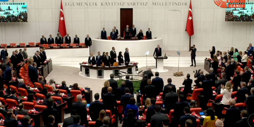 Ayağa kalkma kararını desteklemeyen CHP Adana Milletvekilleri