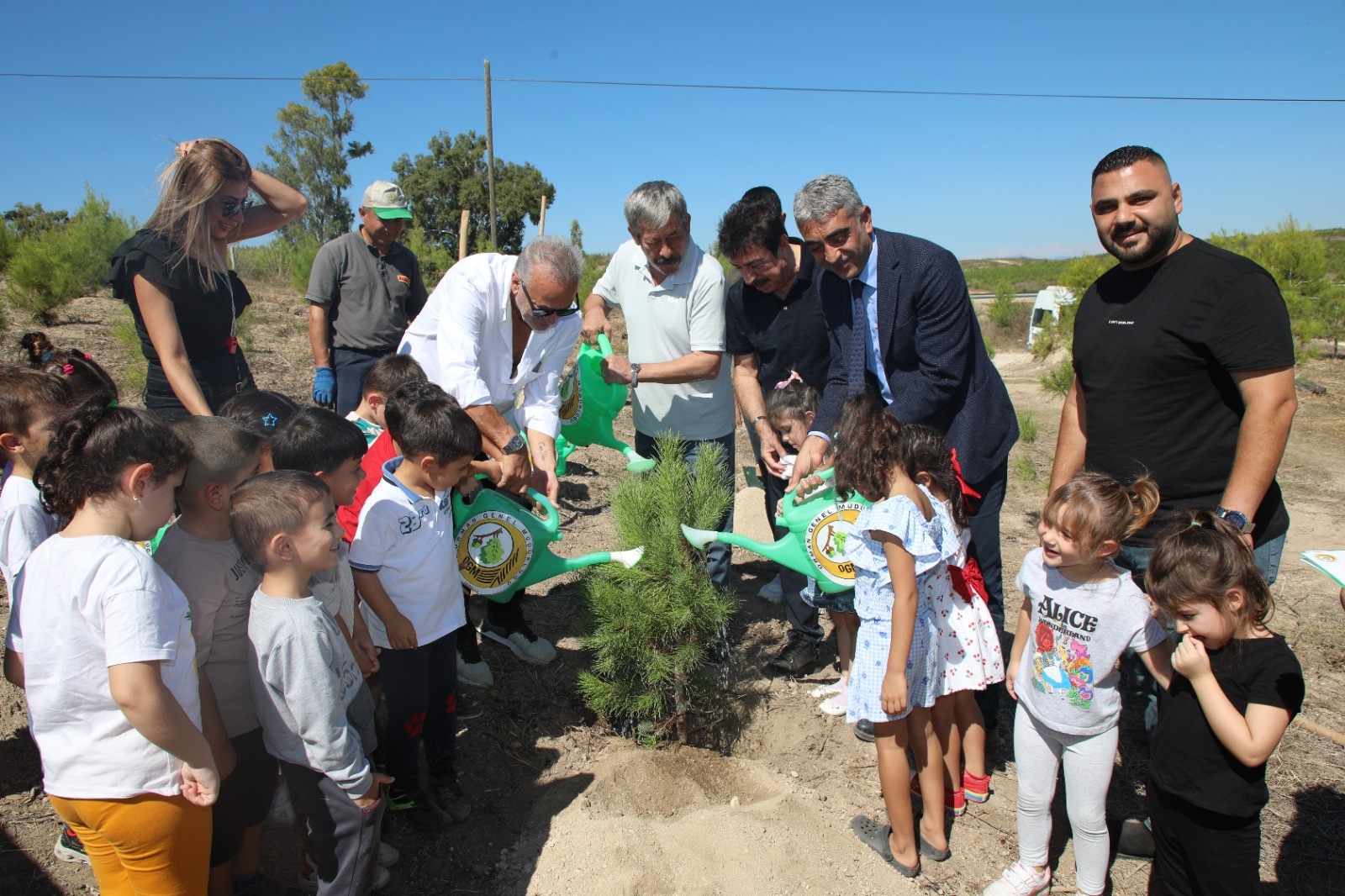 Yanan ormanlar “Her çocuk için bir fidan” projesiyle yeniden yeşeriyor