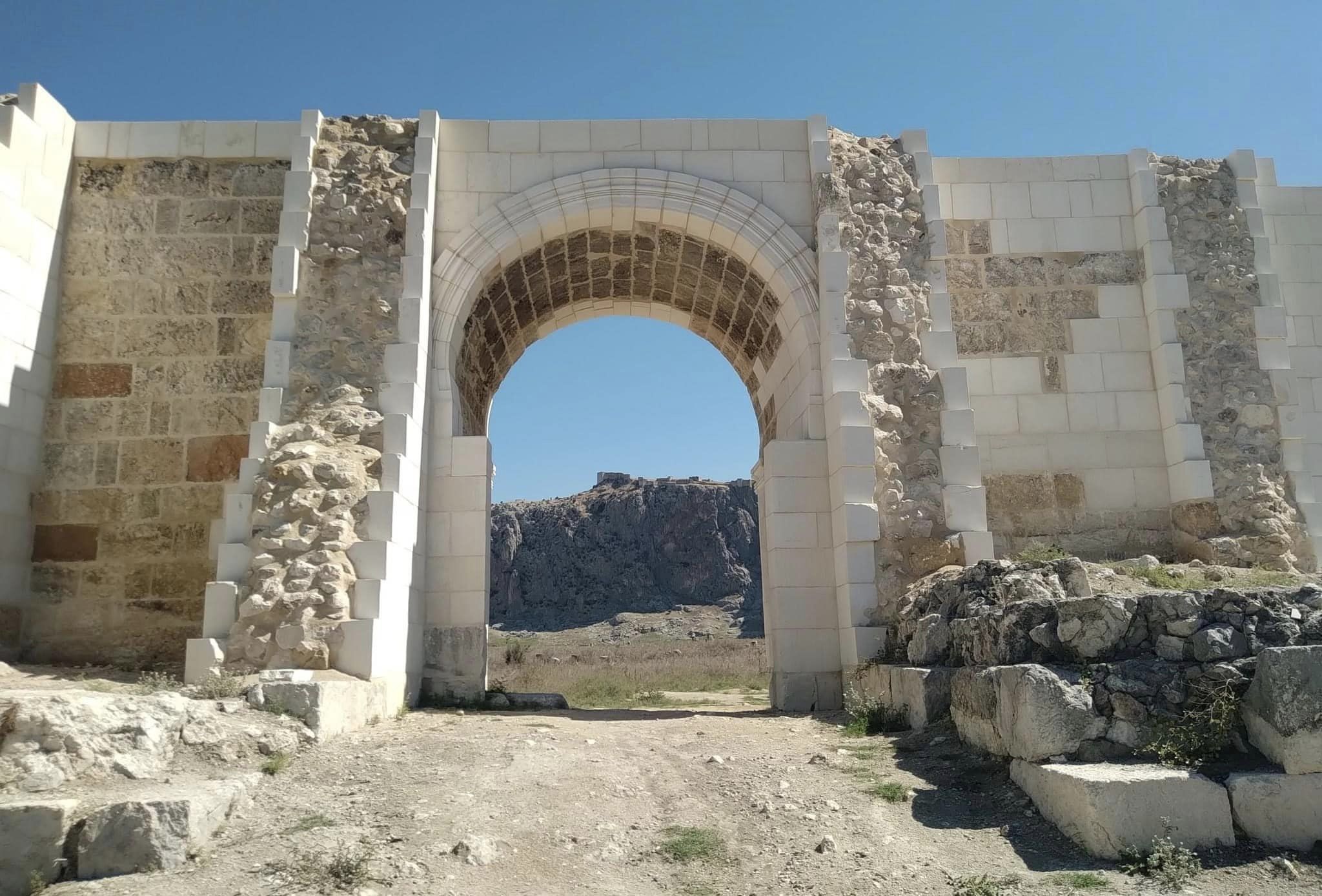 "Roma dönemi eserlerini teslim ettiğiniz müteahhit kimdir, araştırmaz mısınız?