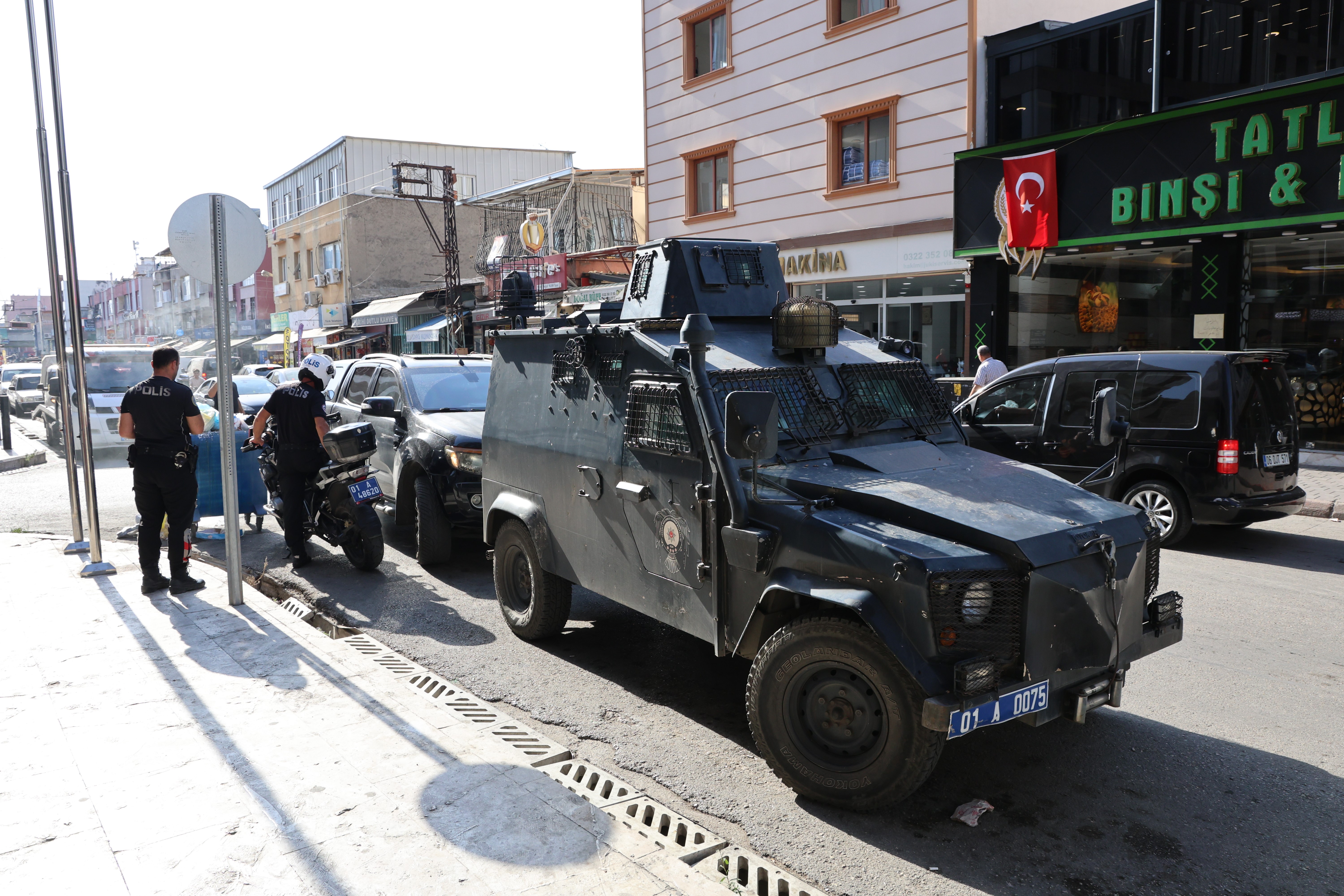 Adana'da sokakta el bombası bulundu