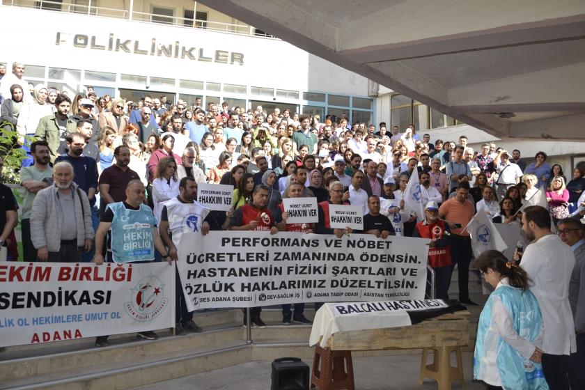 Balcalı Hastanesinde geciken ödemelere karşı uyarı eylemi