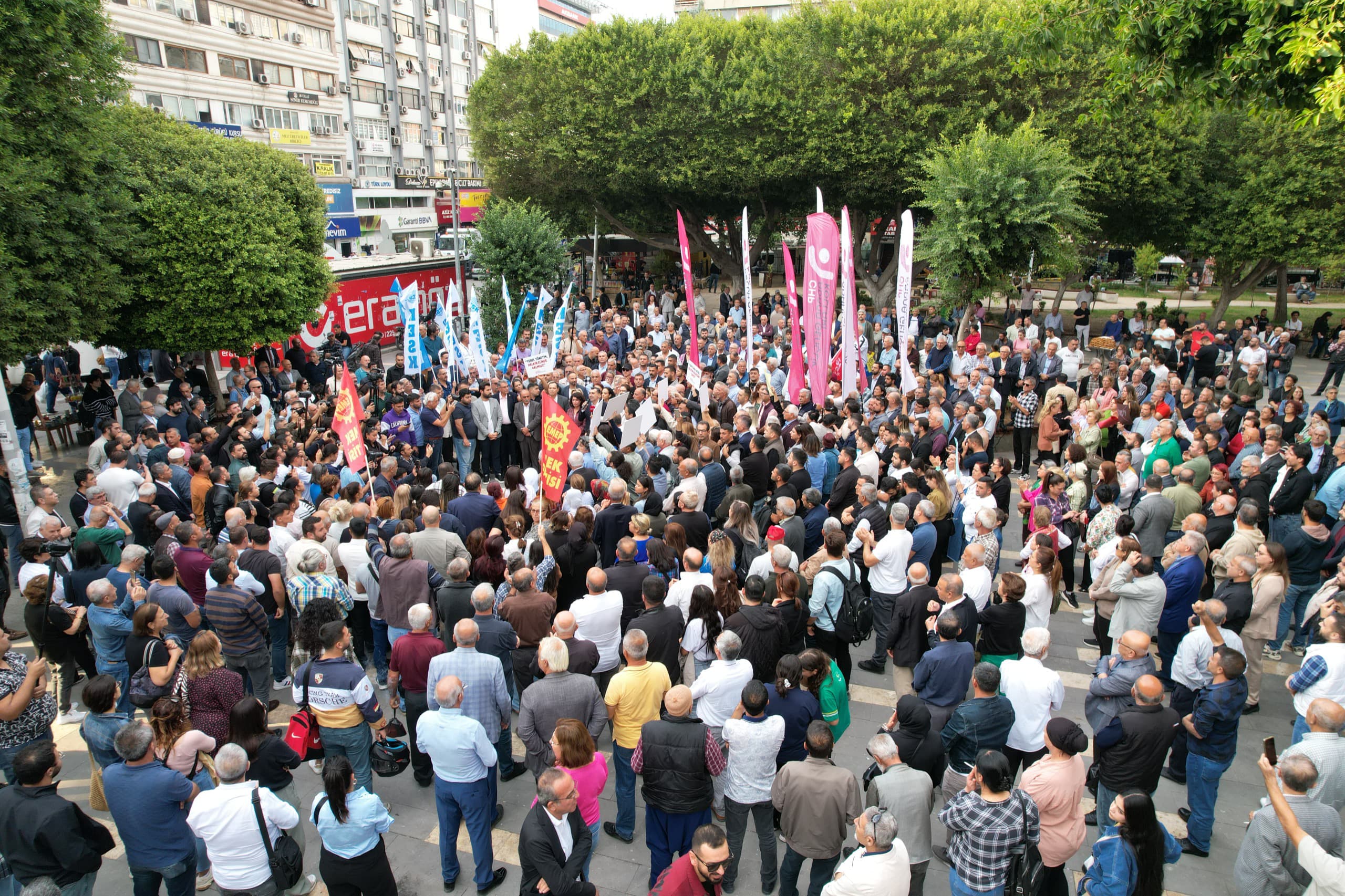 Chp Adana’da Ayağa Kalktı