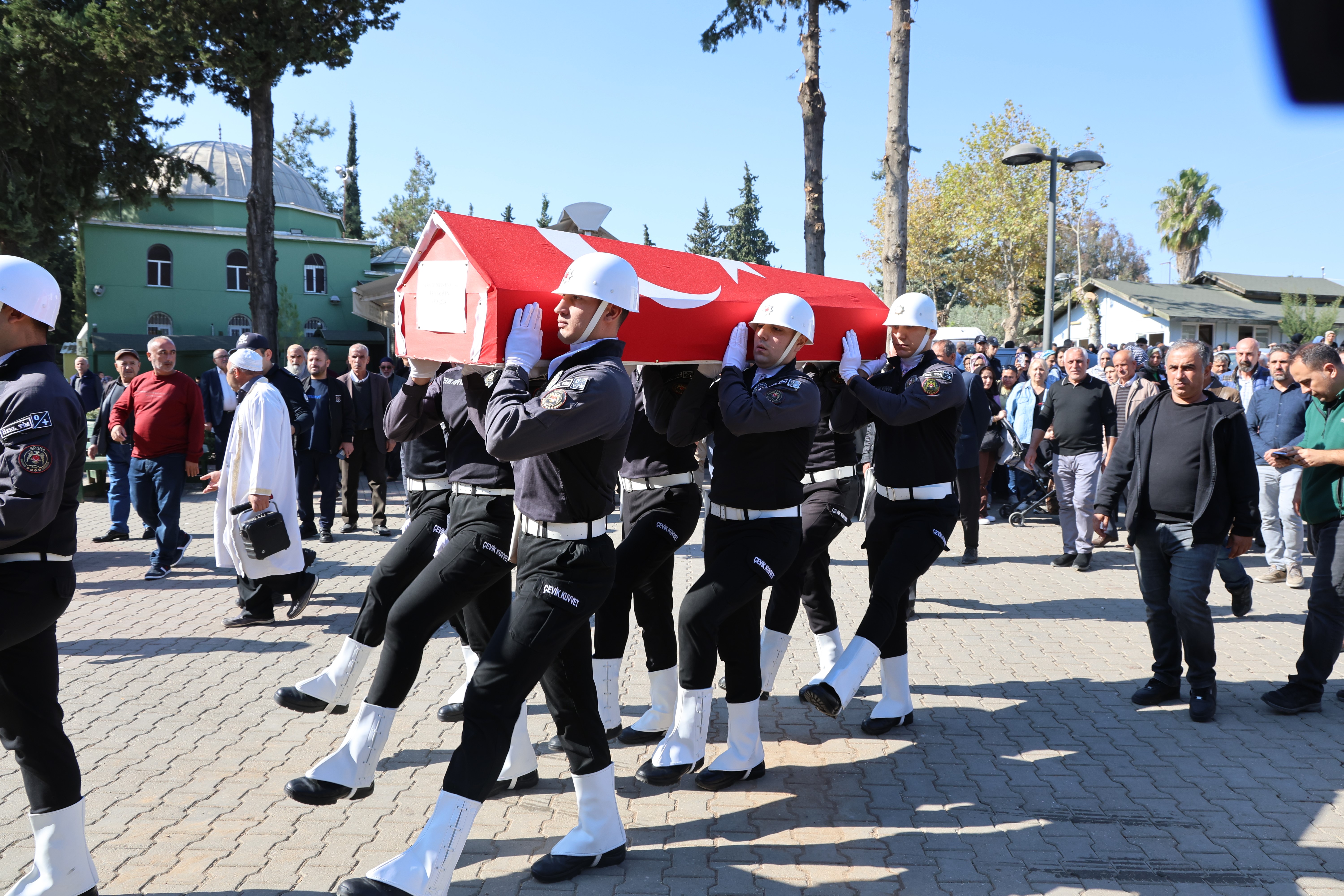 Mardin’de hayatını kaybeden Adanalı polis toprağa verildi