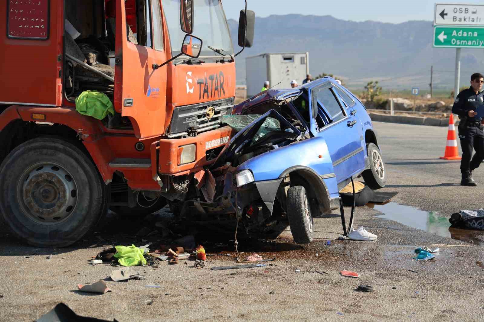 Kamyon ile otomobil çarpıştı: 1 kişi hayatını kaybetti, 1 kişi yaralandı