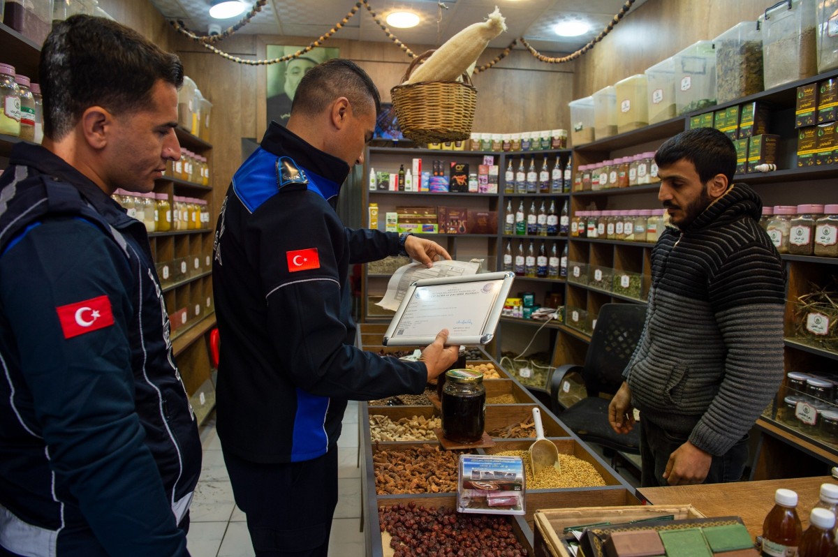 Seyhan Zabıta ekipleri kaldırım işgali denetimi yaptı