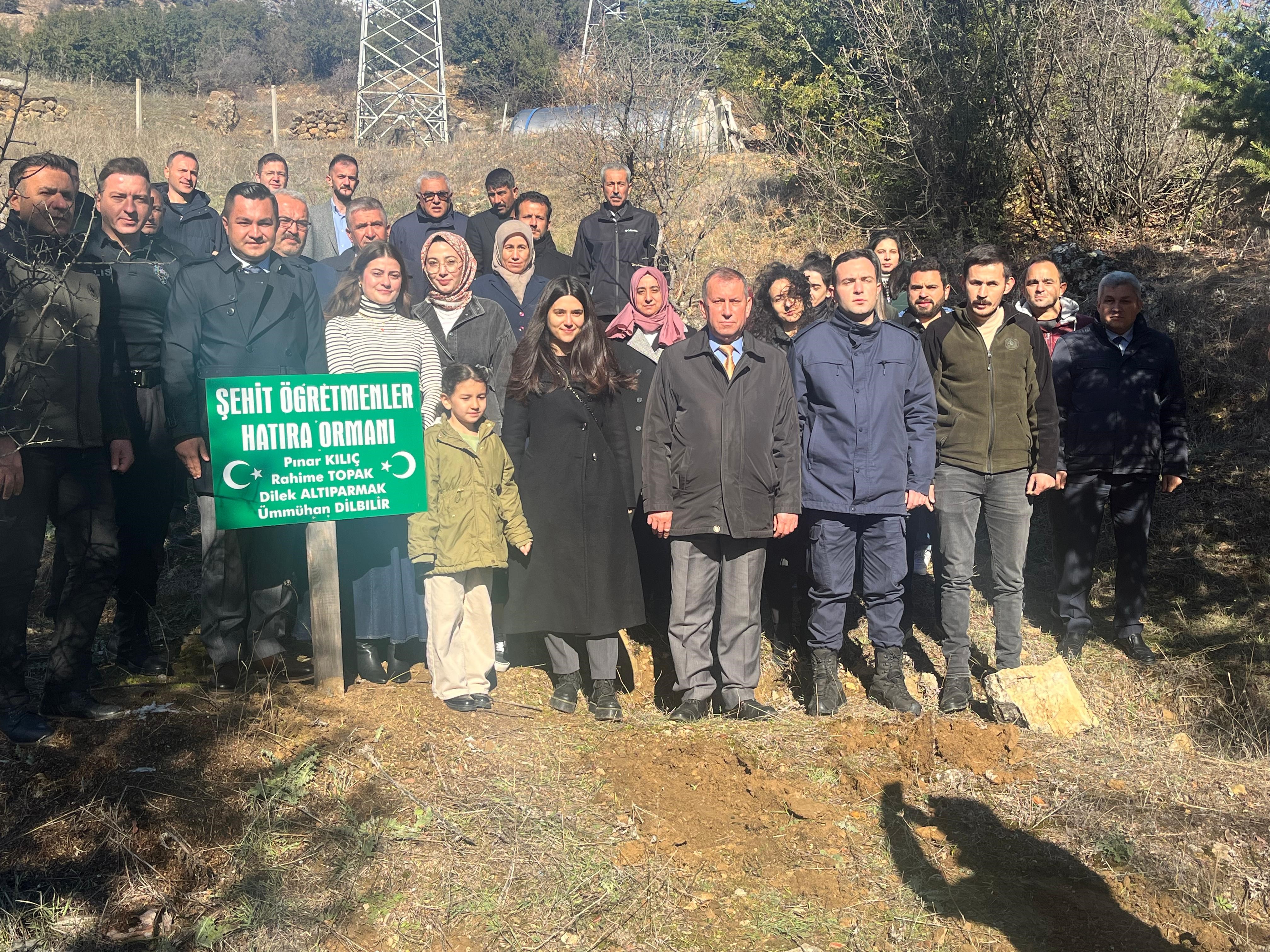 Adana'da kayanın altında kalarak hayatını kaybeden 4 öğretmen için kurulan hatıra ormanına ilk fidanlar dikildi