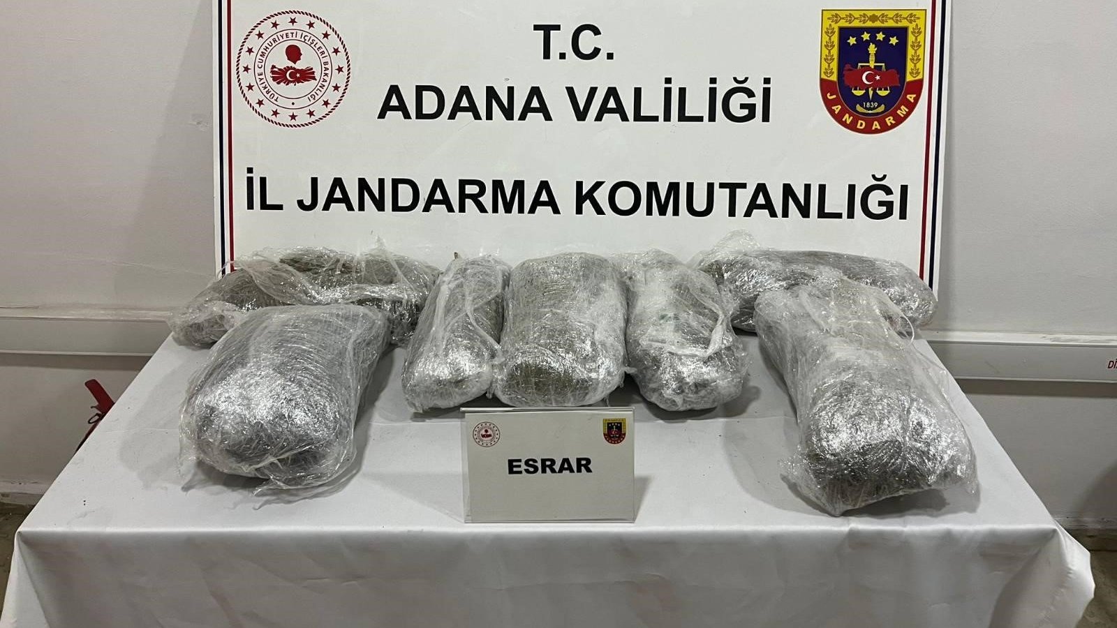 Otomobilde 6 kilogram uyuşturucu ele geçirildi