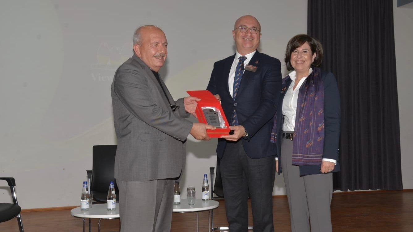 Adana Koza Rotary Kulübü, "Toplum Liderleri Geliyor: Liderler Kampüste" semineri gerçekleştirdi.