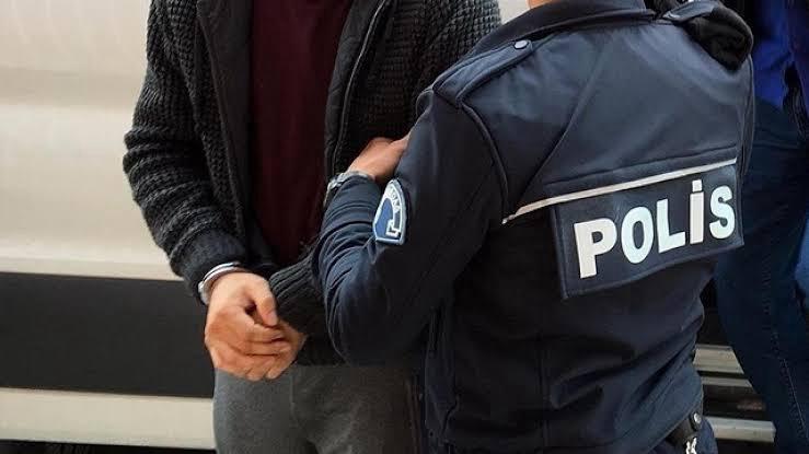 Adana polisi bu sefer polise operasyon yaptı. Polise ait depodaki mühimmatı satan şebeke gözaltına alındı.