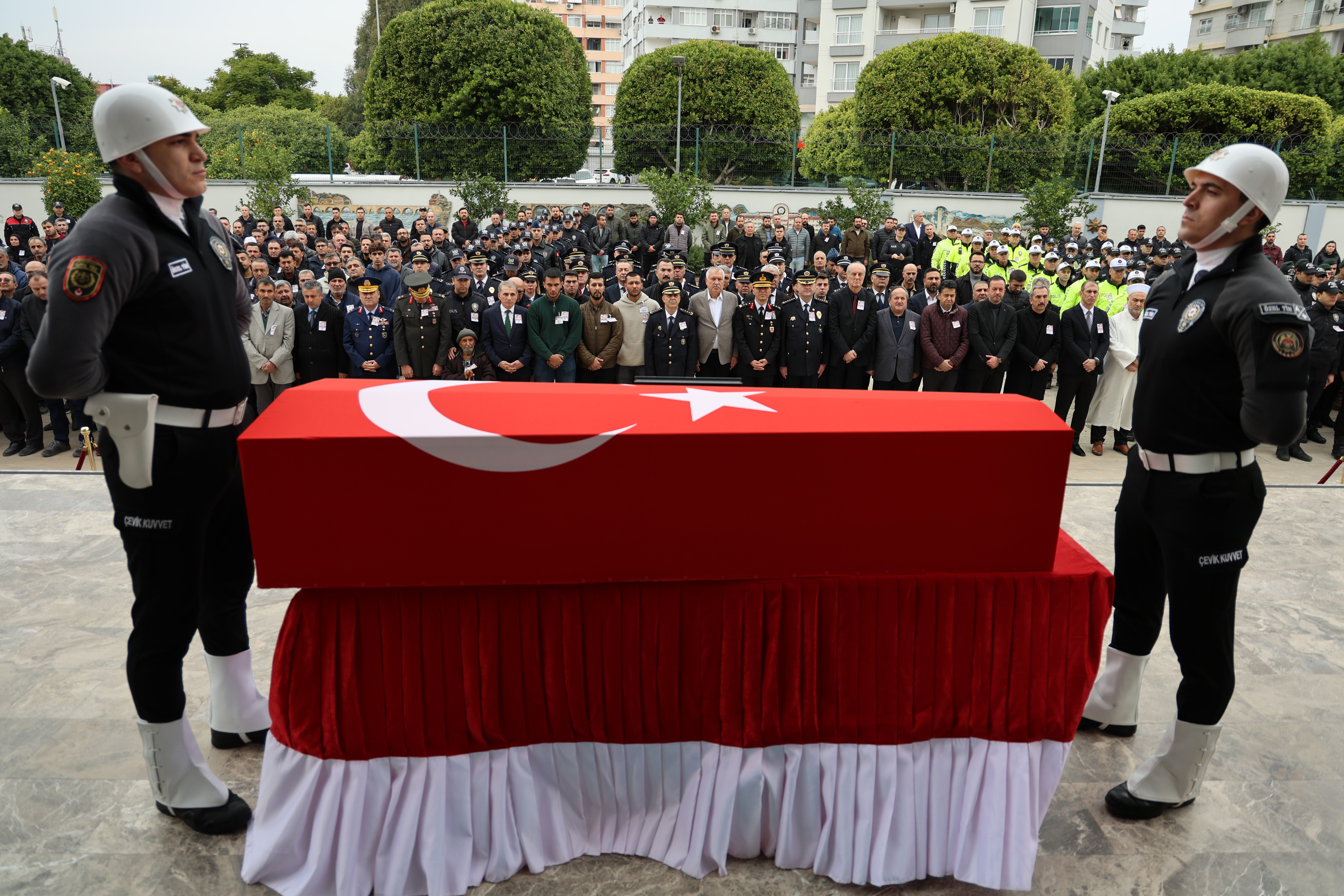 Uzman çavuşun çarpıp şehit ettiği polis memuru son yolculuğuna uğurlandı