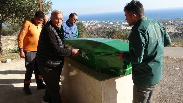 'Çilli Bom'un bestecisi Kenan Küçüközcan hayatını kaybetti... Kimsesizler mezarlığına defnedildi!