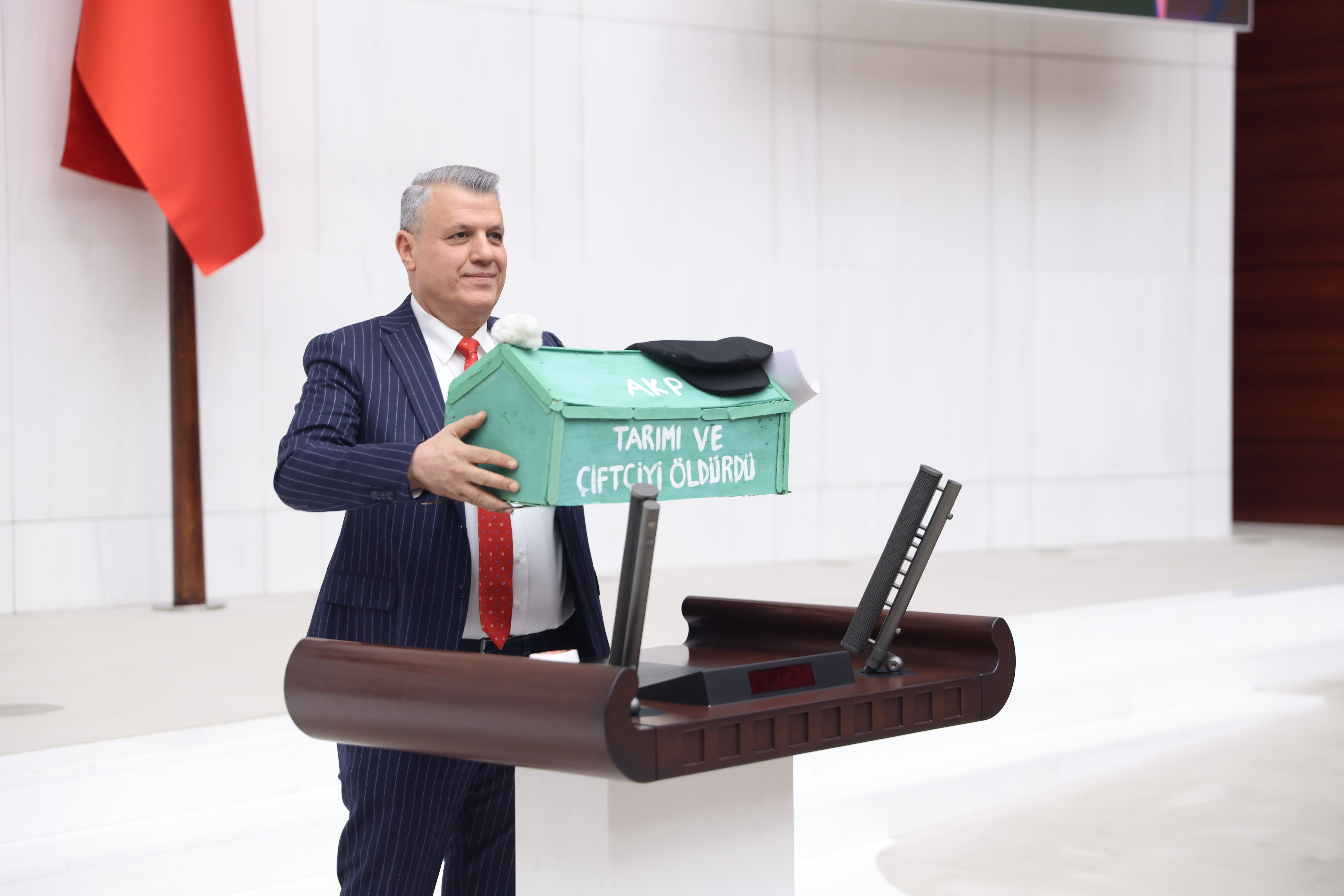 "Çiftçiyi öldürüp diri diri tabuta koydunuz"