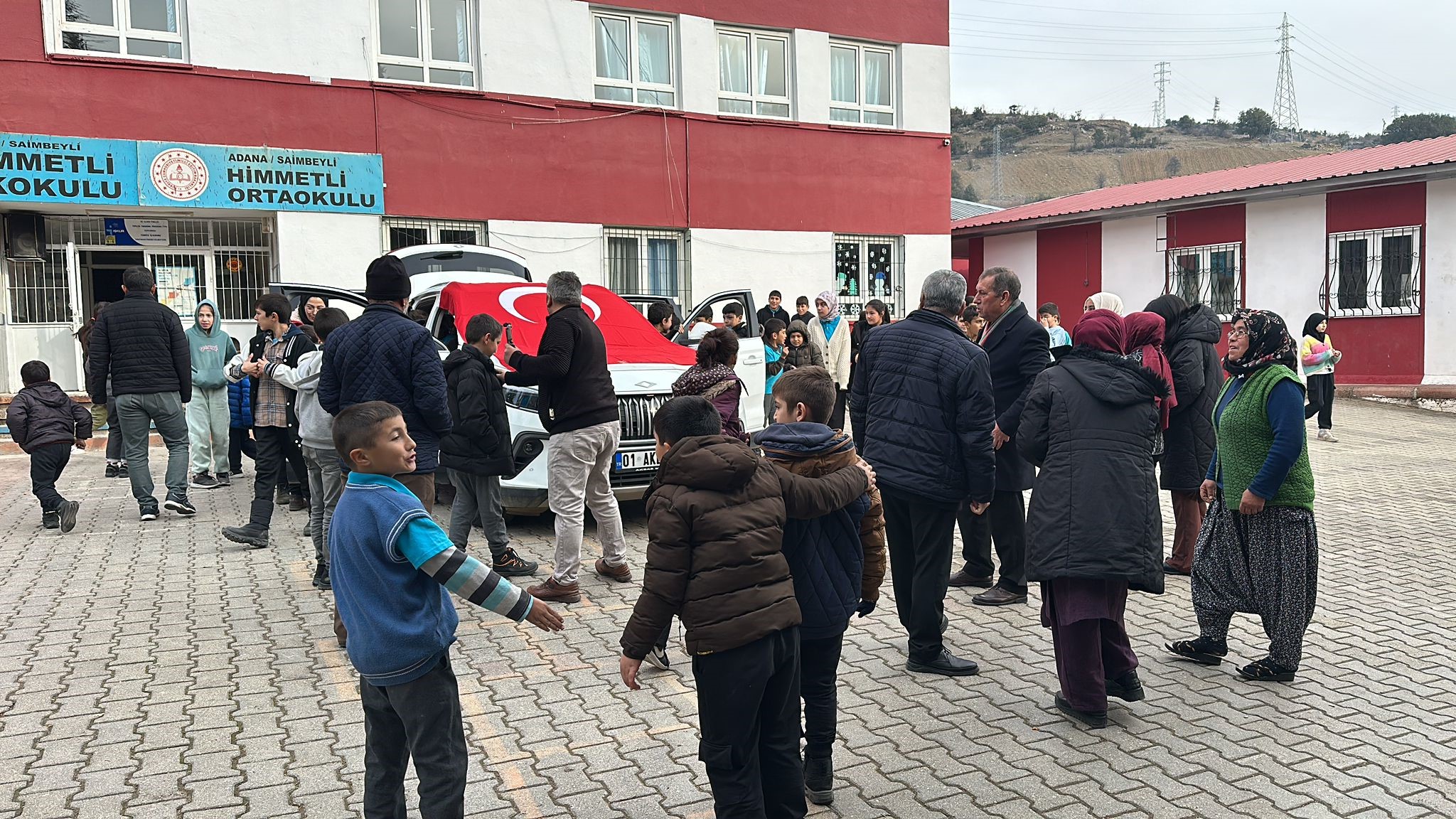 Adana'da Yerli Malı Haftası'nda çocukların Togg heyecanı