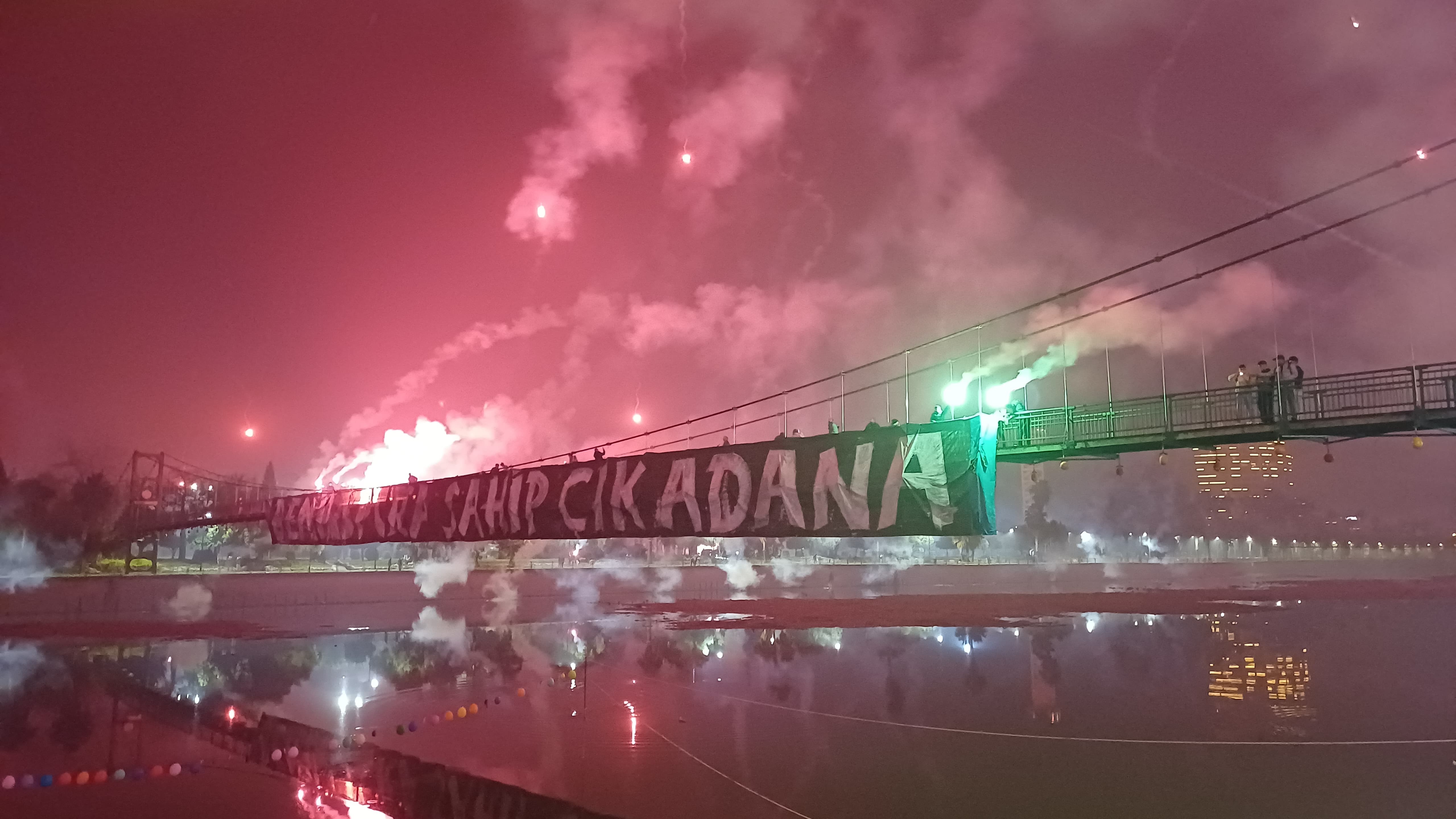 Adana Demirspor'da taraftar 84. yılı coşkuyla kutladı