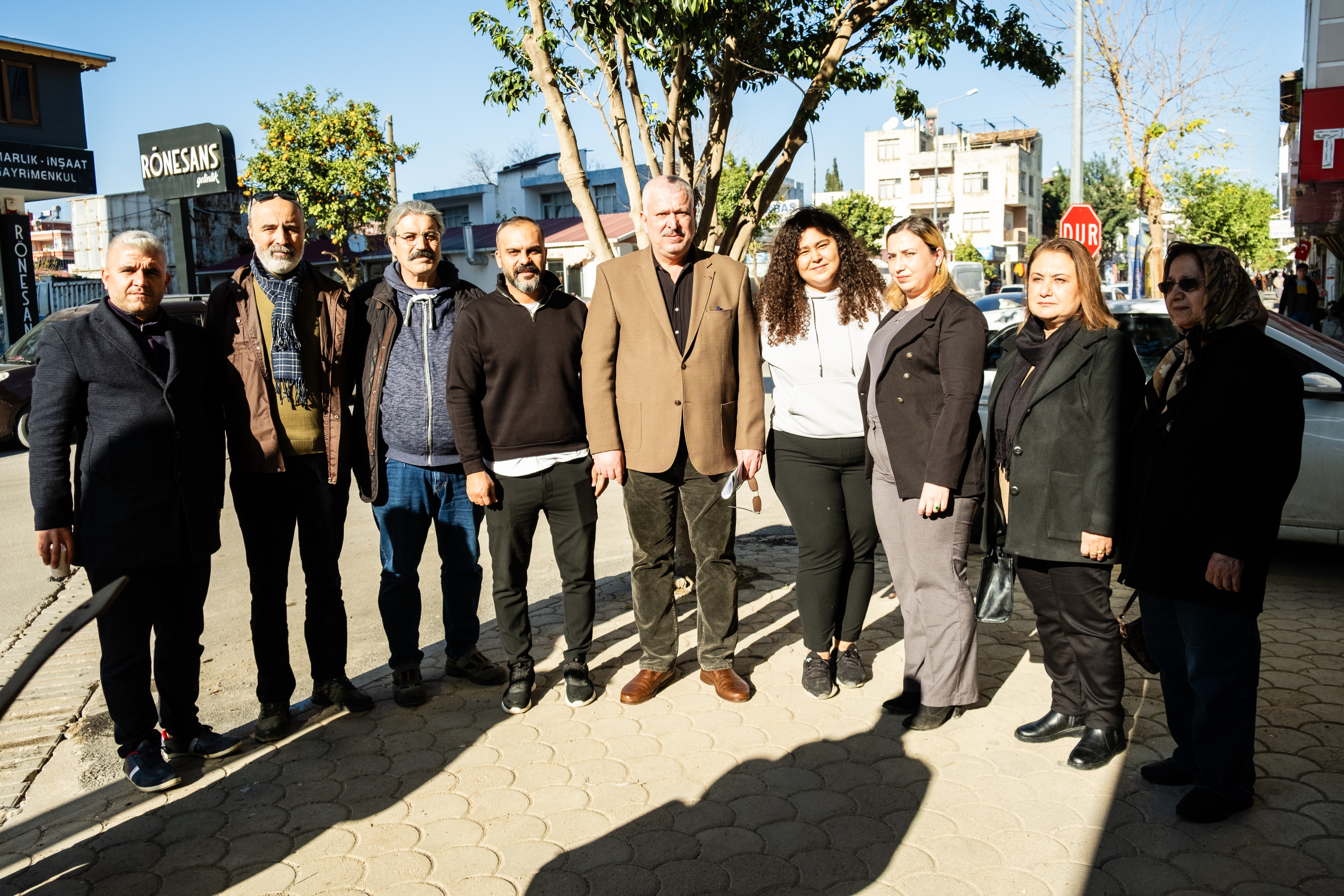 Adana'da esnaf yolları yapılınca davullu zurnalı teşekkür etti