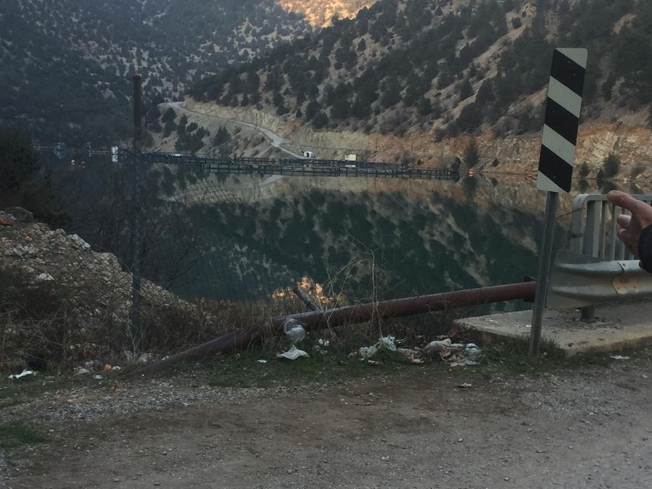 Saimbeyli'de baraja düşen otomobilin sürücüsü kayboldu