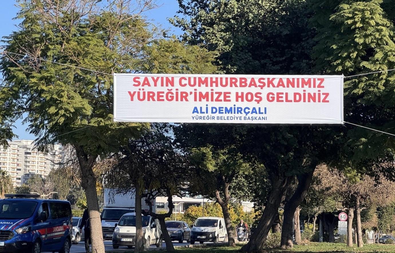 Ali Demirçalı afişi astı, tartışma yeniden alevlendi!