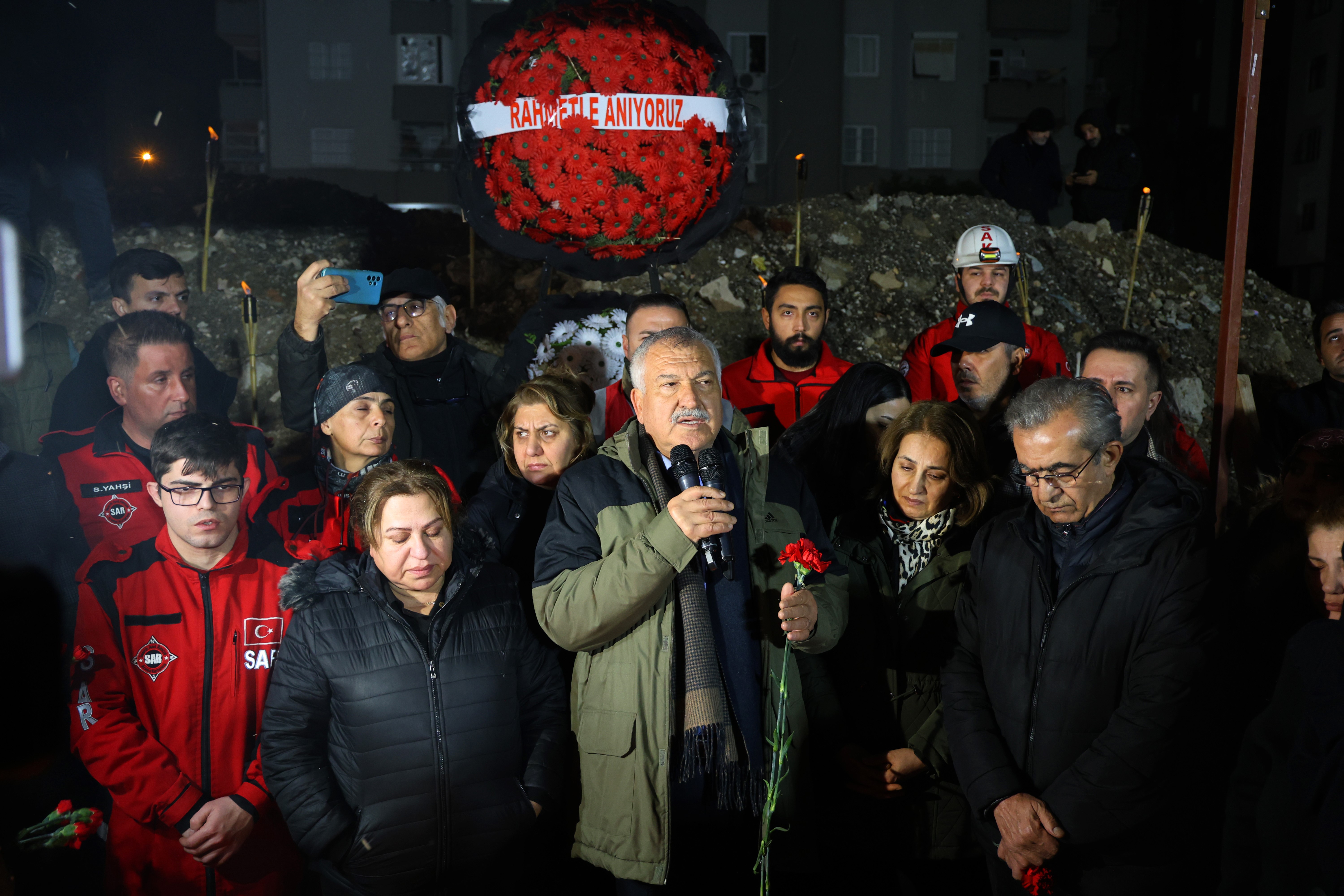 Adana’da depremde hayatını kaybedenler gözyaşlarıyla anıldı