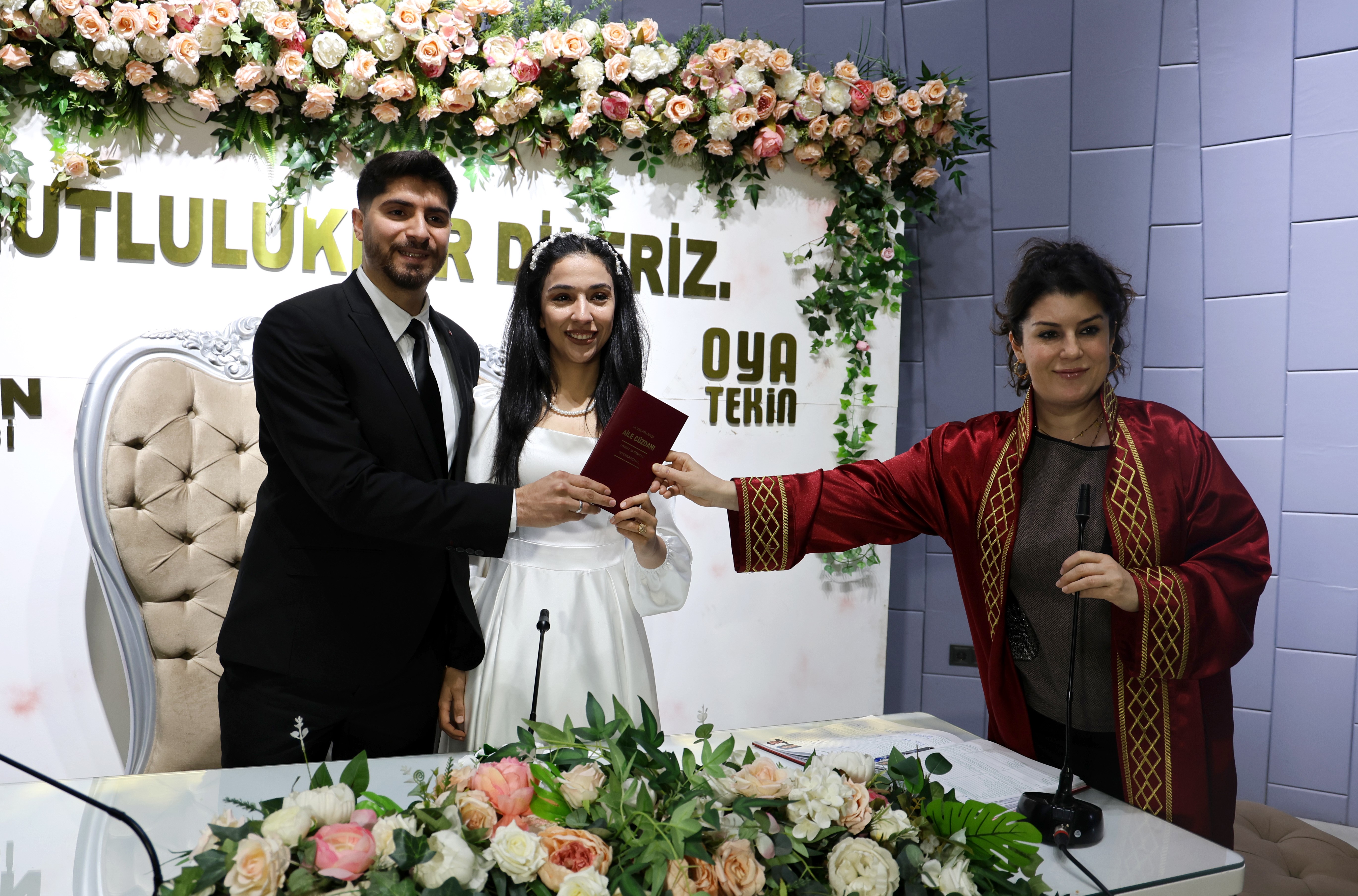 Adana'da nikah salonlarında 14 Şubat yoğunluğu