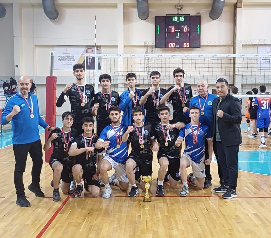 Seyhan Belediyespor Kulübü, Adana Voleybol Ligi’nde gençler ve küçükler erkek kategorilerinde Adana Şampiyonu oldu