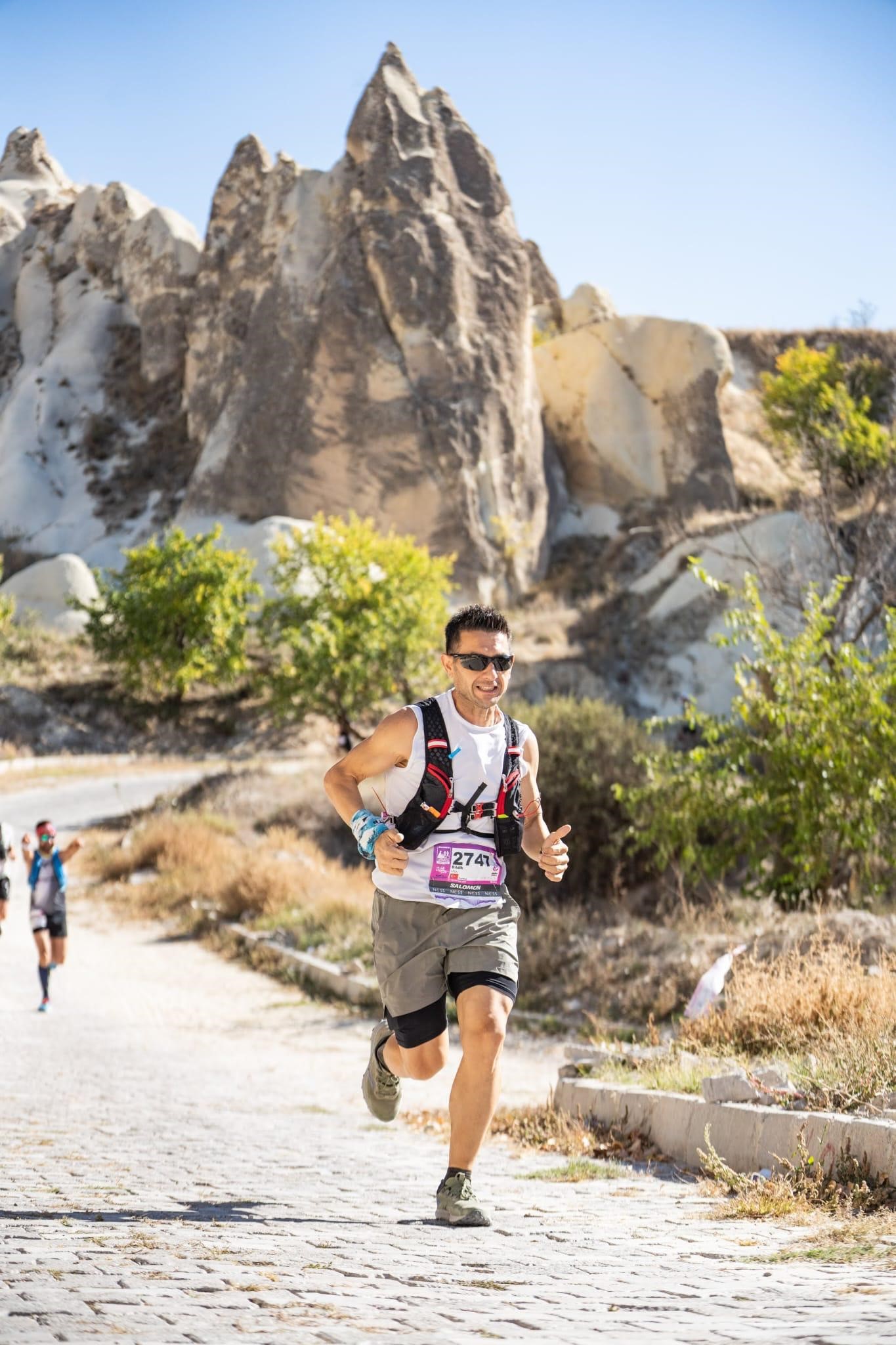 Yürümekte zorlanıyordu, şimdi maratonda koşuyor