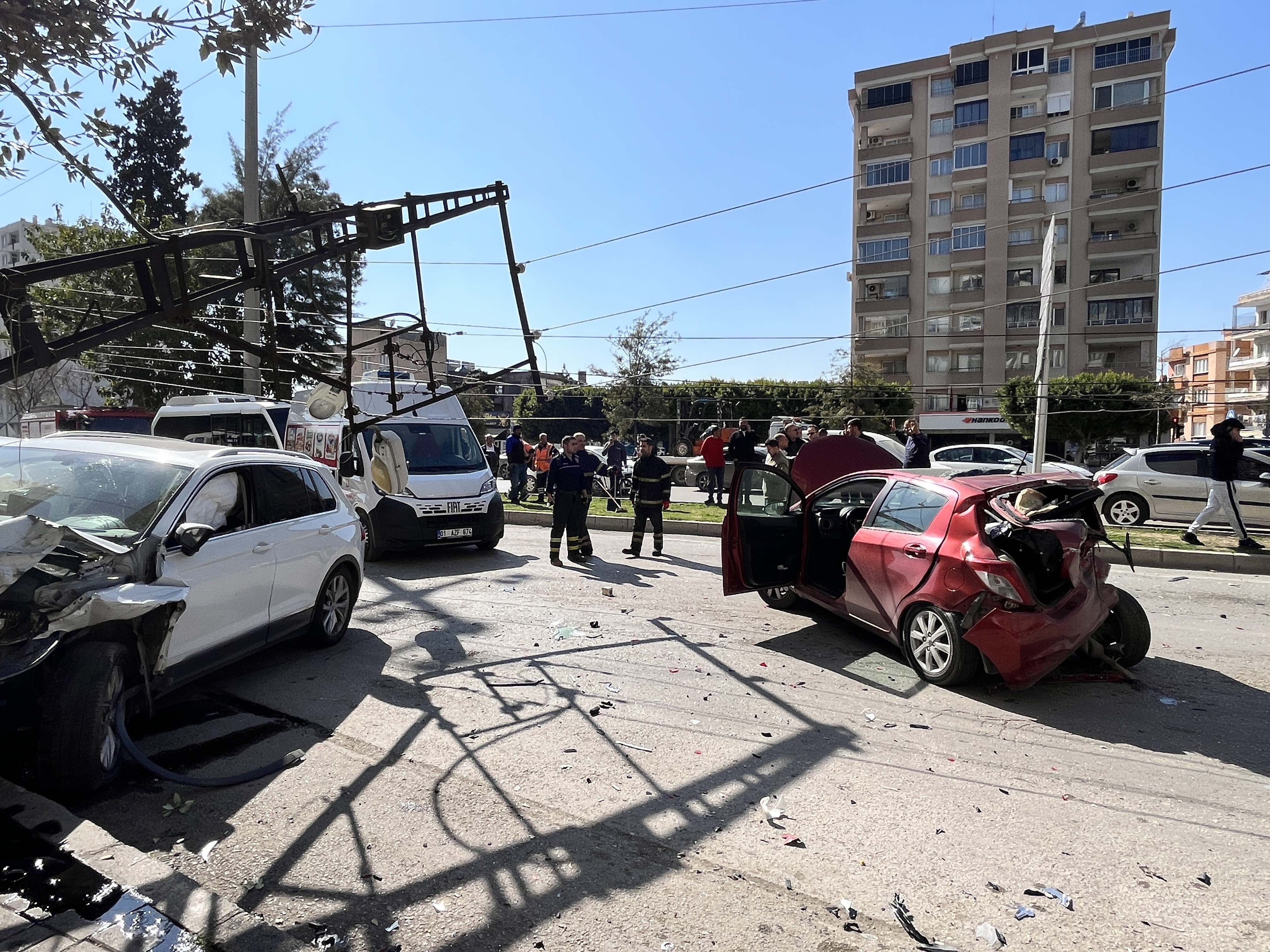 Adana’da zincirleme trafik kazası: 2 yaralı