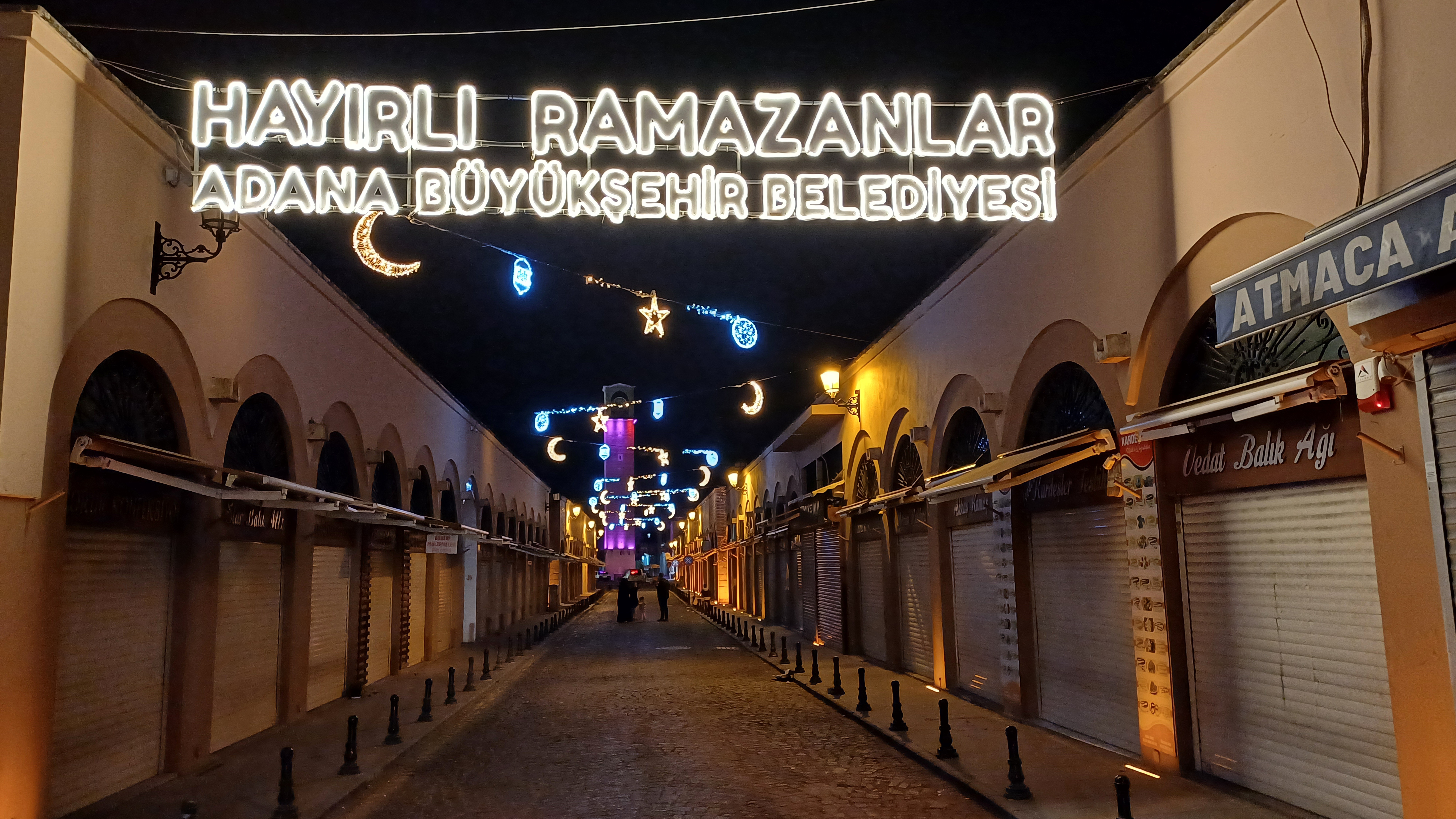 Adana sokakları Ramazan'da rengarenk oldu