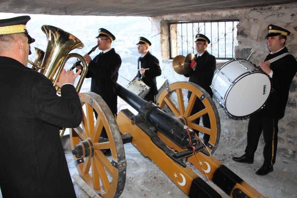 Amasya Bandosu, Adanalı Sanatçı'yı Amasya Kalesi'nde andı