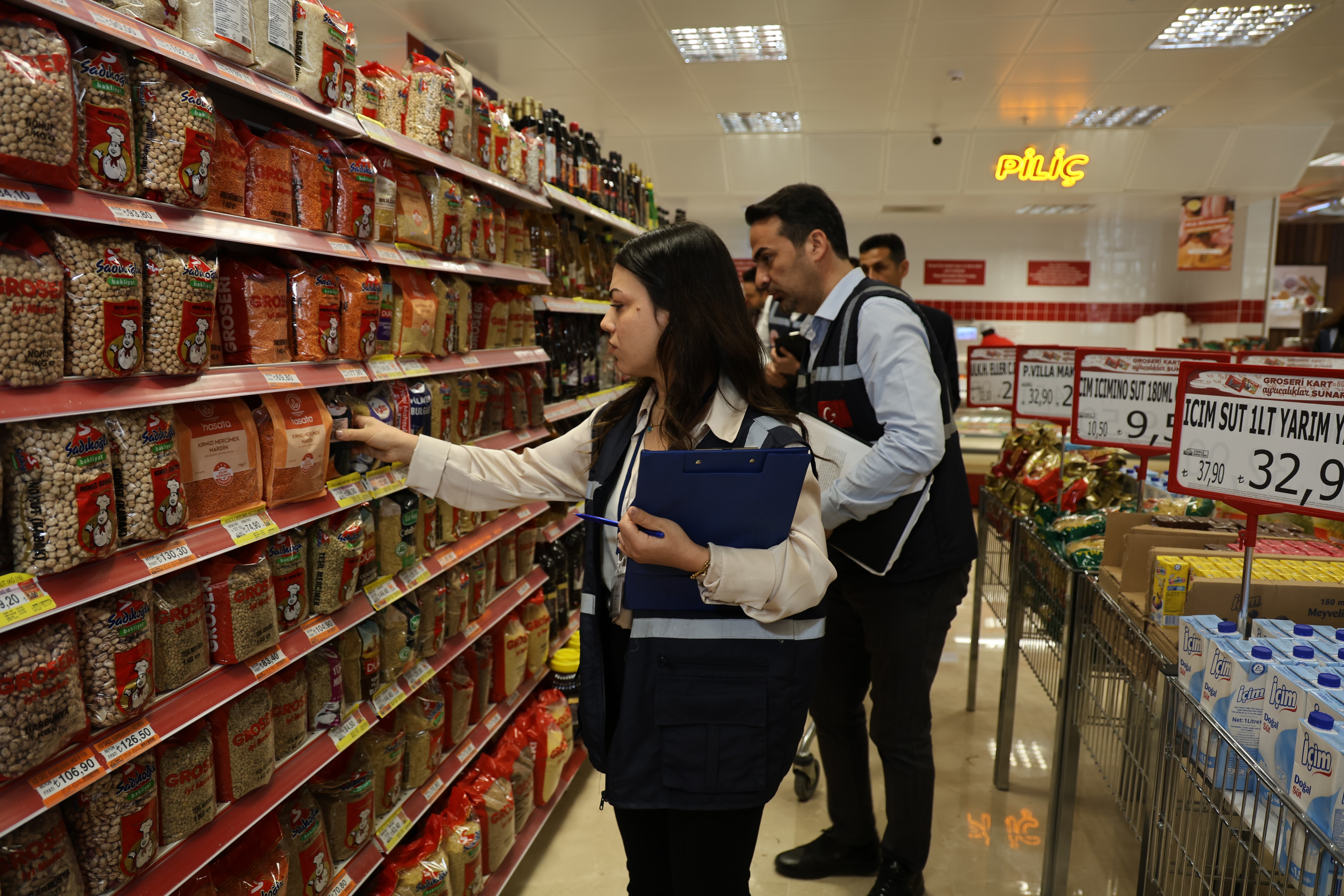 Adana'da bayram öncesi marketlerde fahiş fiyat ve etiket denetimi