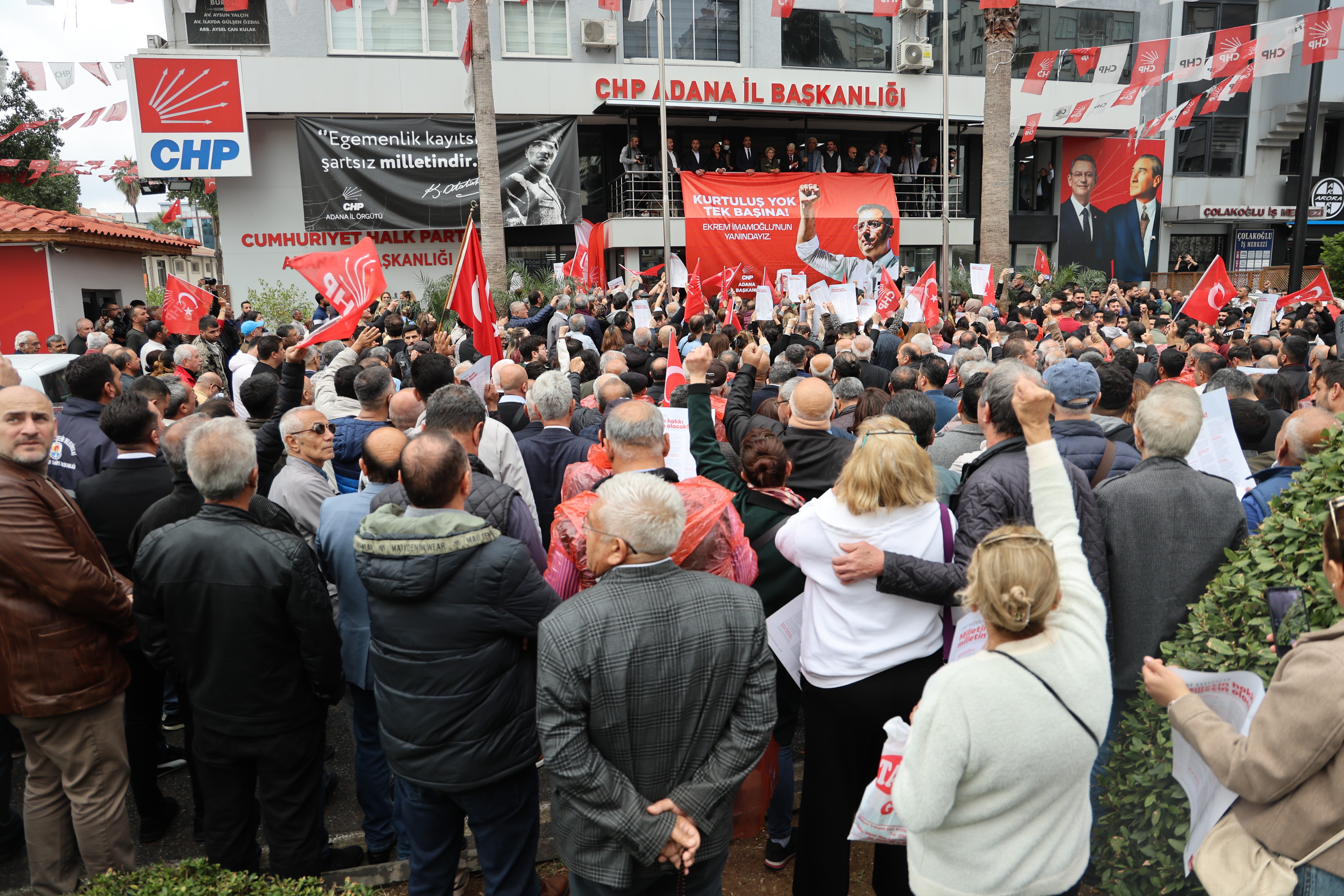 Adana’da Ekrem İmamoğlu’nun gözaltına alınması protesto edildi