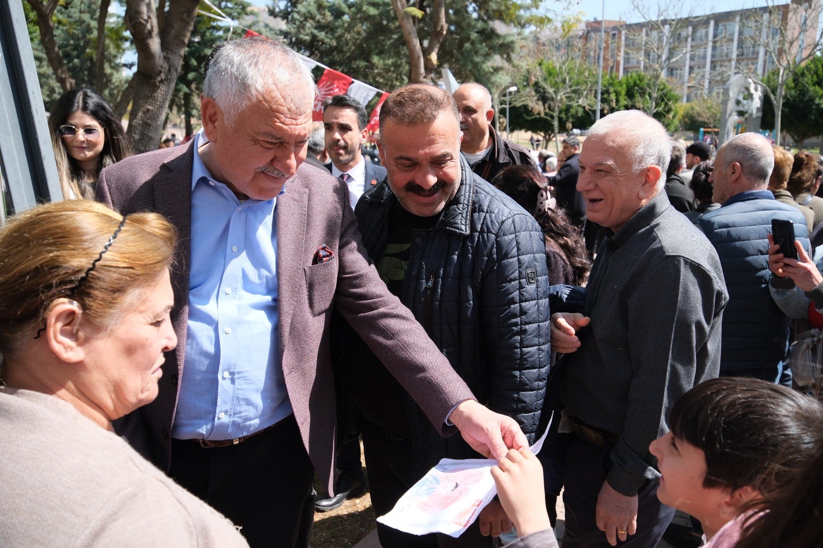 Zeydan Karalar ve eşi Nuray Karalar, CHP’nin Cumhurbaşkanı adayını belirlemek için oy kullandı